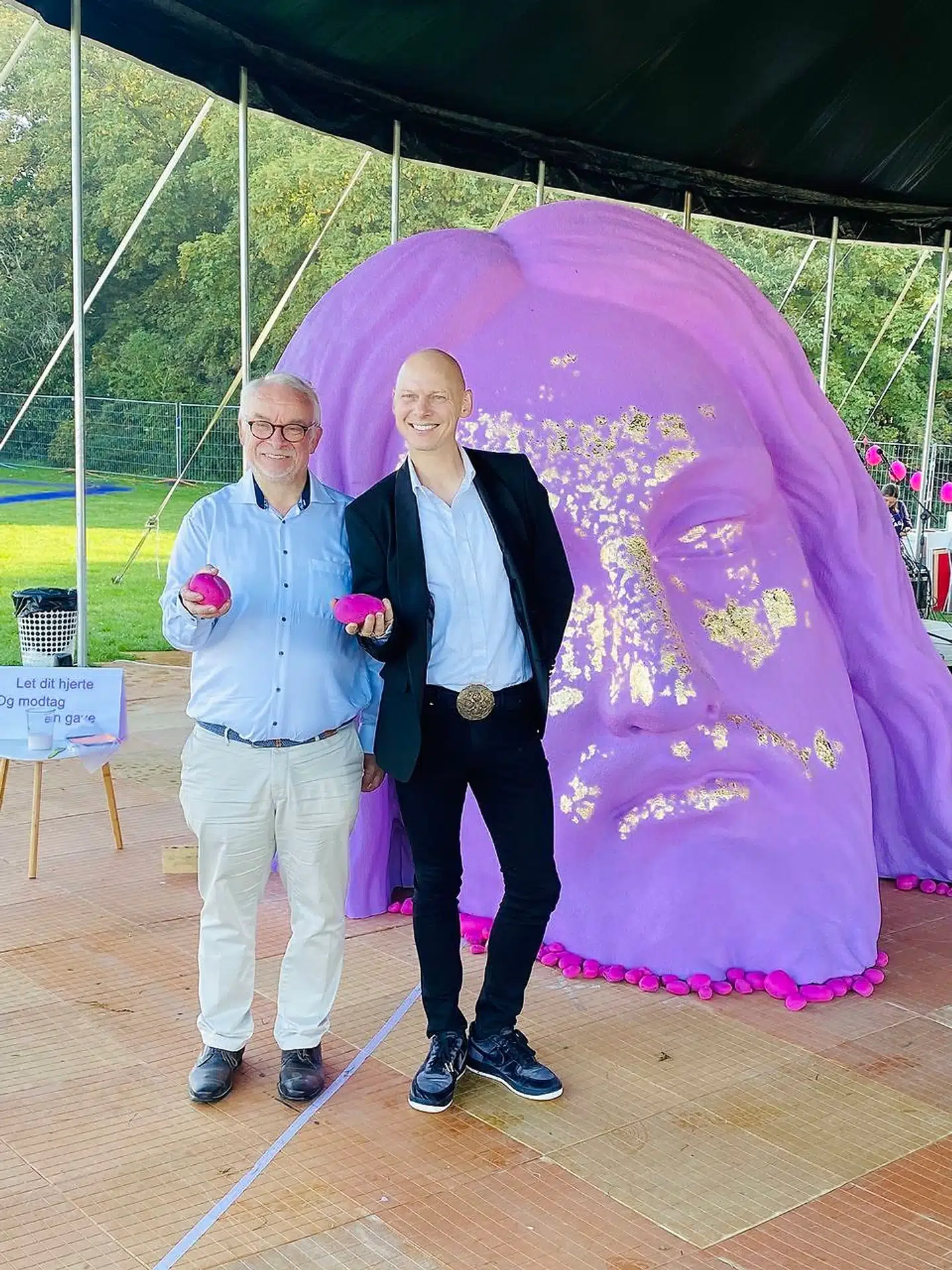 Jim Lyngvild (t.h.) og Københavns biskop, Peter Skov-Jakobsen.