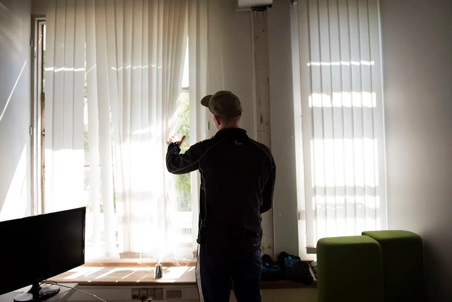 Mænd, som udsættes for fysisk partnervold, er meget mere i skyggerne end kvindelige ofre, viser to nye undersøgelser.