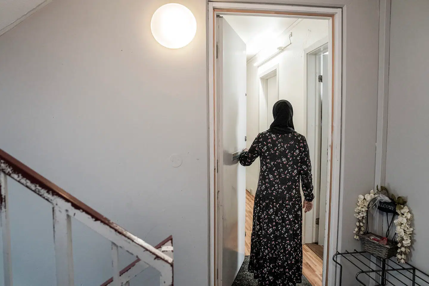 Kvindens søn bor ikke længere hjemme, efter han fik otte måneders ubetinget fængsel. I domsudskriftet står der, at retten fandt det bevist, at sønnen havde »deltaget i grov forstyrrelse af den offentlige ro og orden i forbindelse med og i forlængelse af en demonstration på Blågårds Plads«.