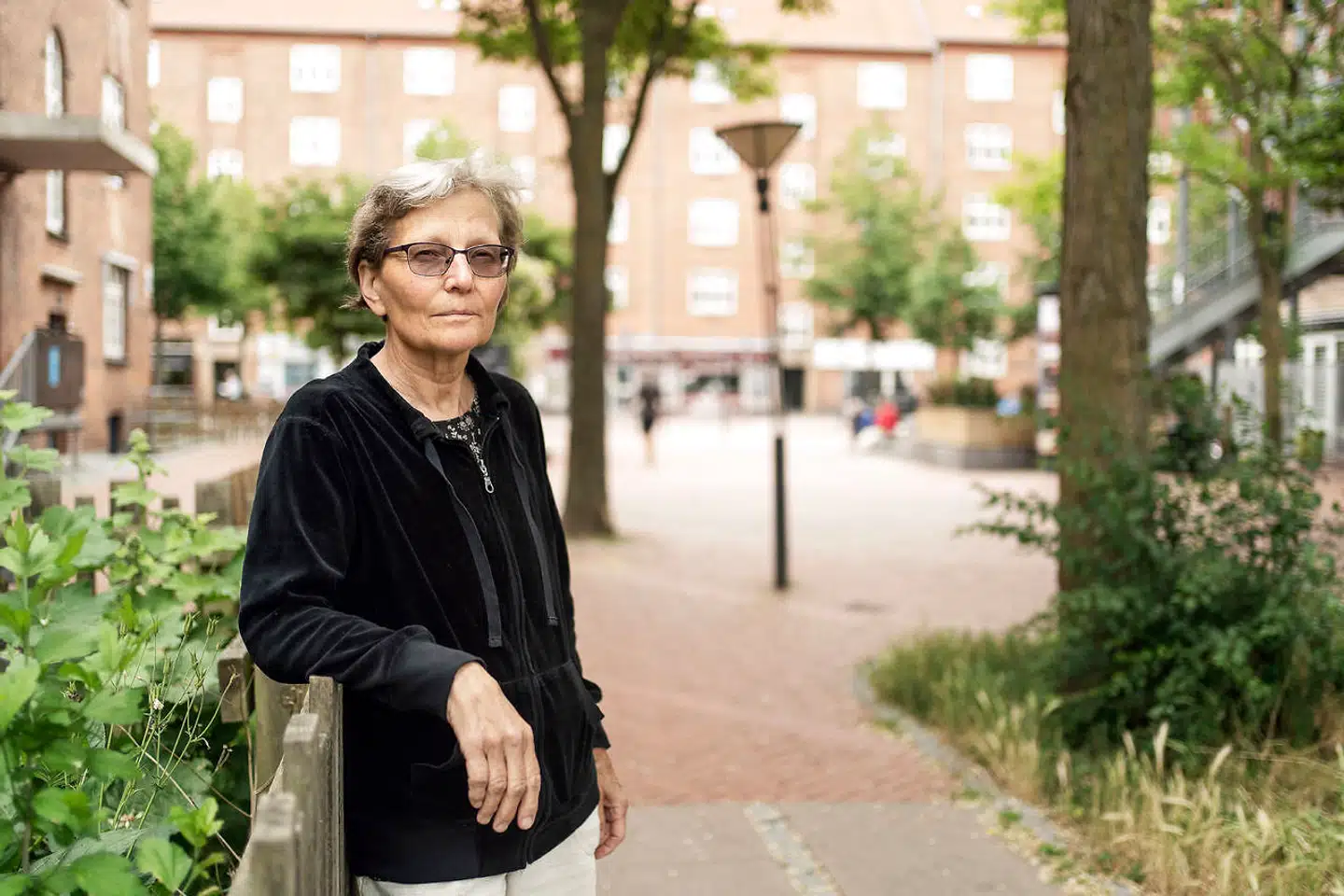 »Det er hele tiden noget med, at vi skal være rummelige her i Sydhavnen. At vi har at gøre med sociale problemer. Men hvorfor er de så ikke blevet løst for længe siden? Hvorfor er det os, der bliver ladt i stikken med, at vi bare skal være rummelige? Havde det her været en plads på Østerbro, så var problemet blevet løst på tre dage,« sagde Ulla Cornett til Berlingske i juni.