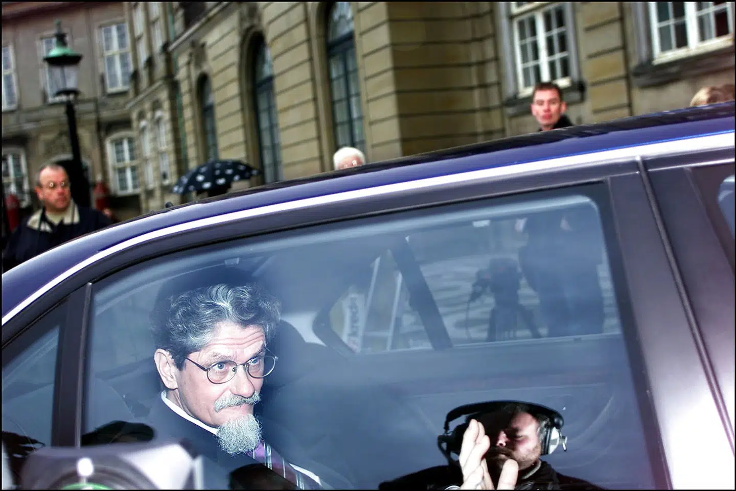 Mogens Lykketoft i ministerbilen få uger efter angrebene 11. september 2001. Det var også denne bil, der transporterede ham tilbage til Udenrigsministeriet efter, at flyene fløj ind i World Trade Center i New York.