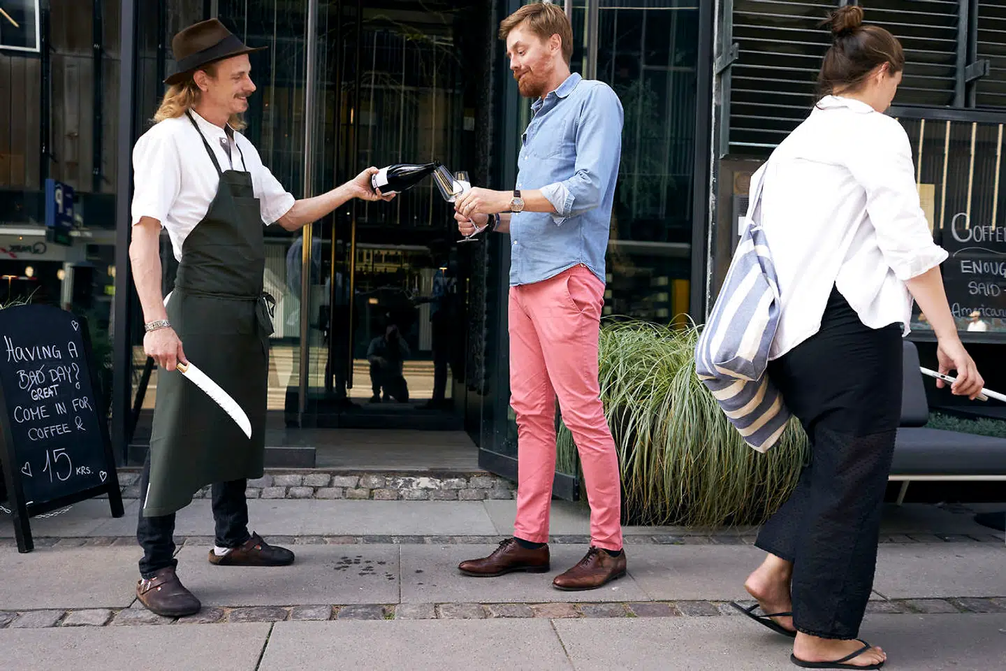 Det er kokken Boris Buono (med hat) og investoren Mads Løwe (rødt hår), der står i spidsen for Bremerholmens nye luksushotel, The Socialist.