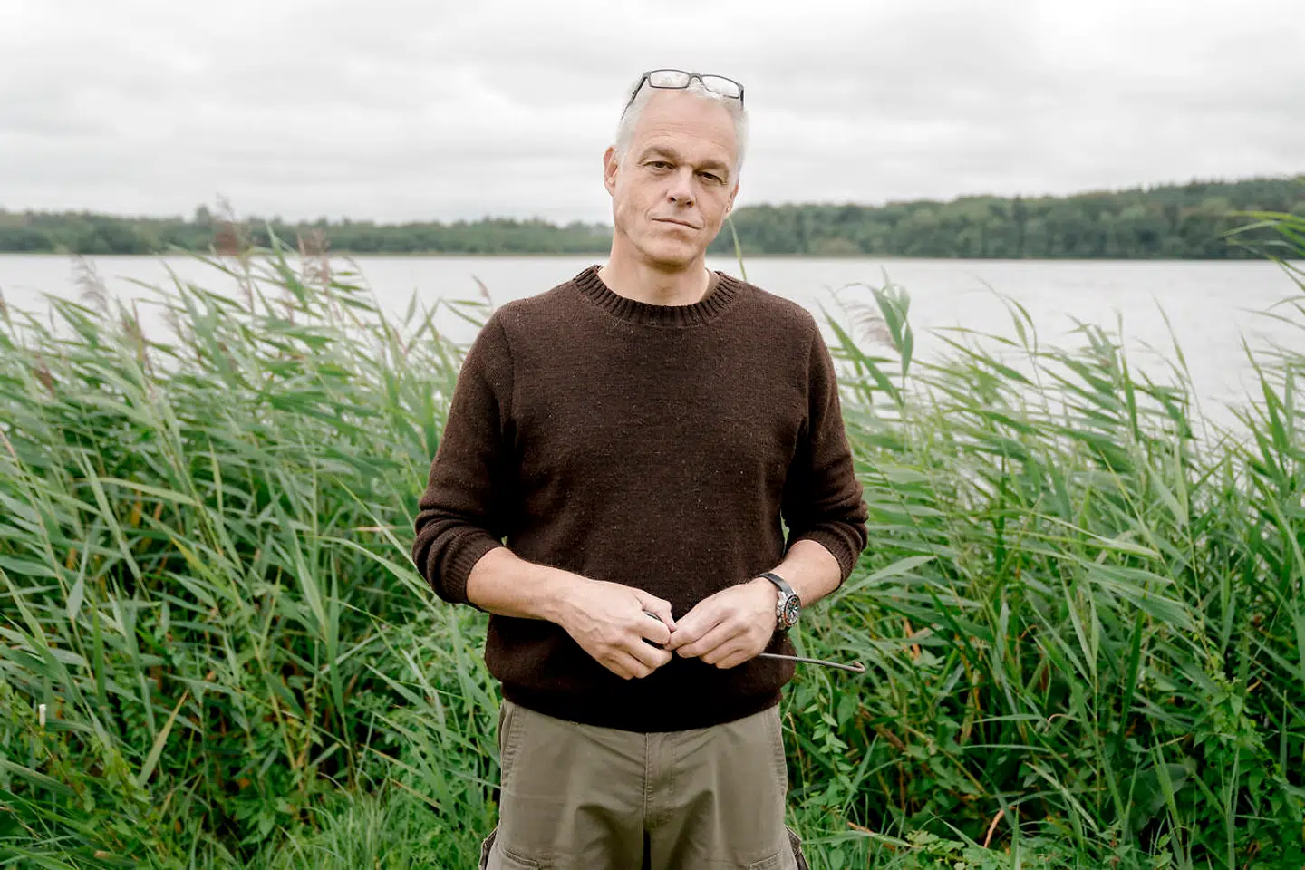 Hver gang det regner, havner kloakvand i Farum Sø. Kresten Bergsøe er nabo til søen og er dybt frustreret over, at der ikke er blevet gjort noget ved problemet.