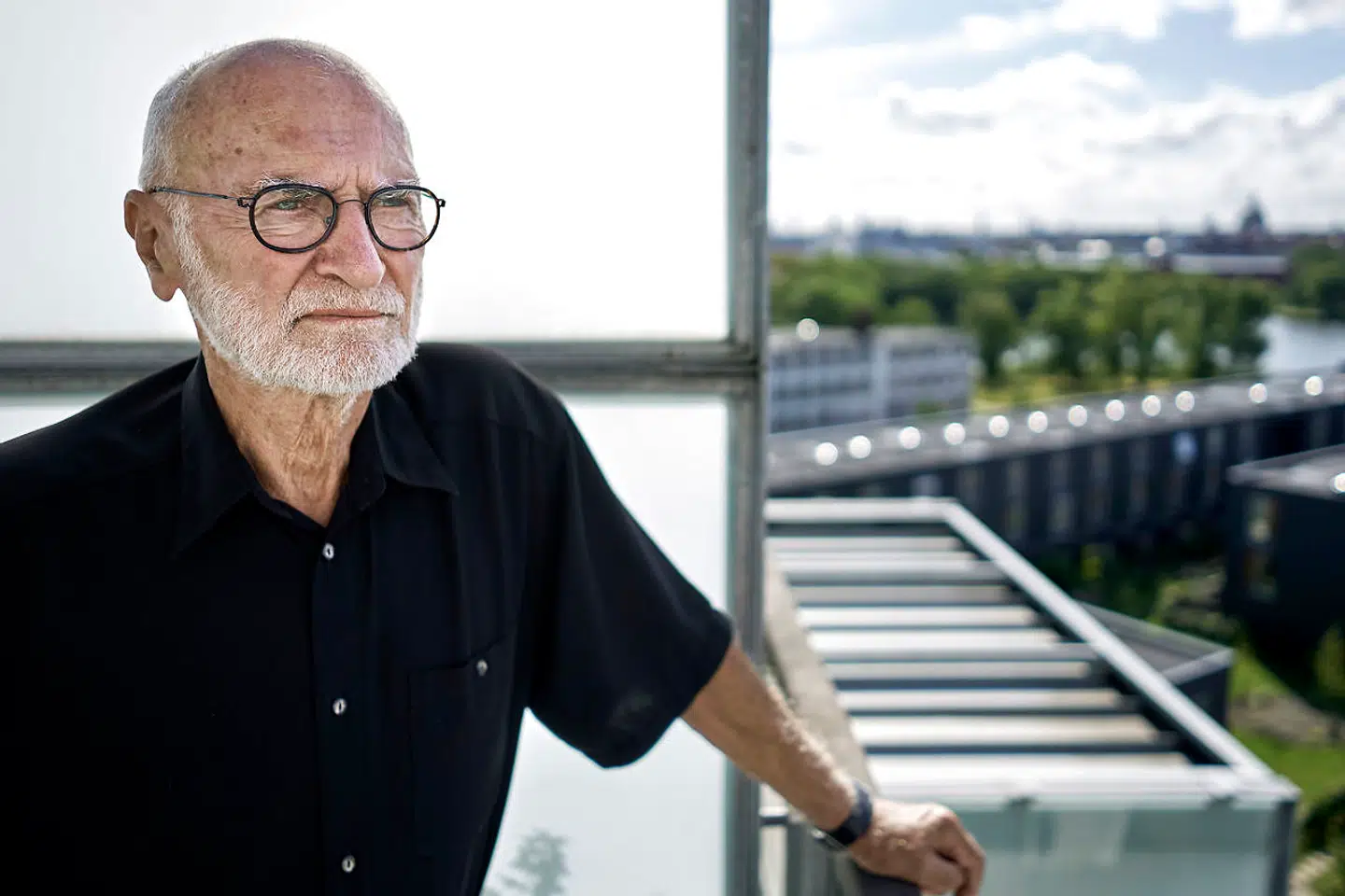 80-årige Bent Fenger har gået på universitetet flere gange. Tidligere var det en flugt fra en hård hverdag. Nu handler det om noget andet.