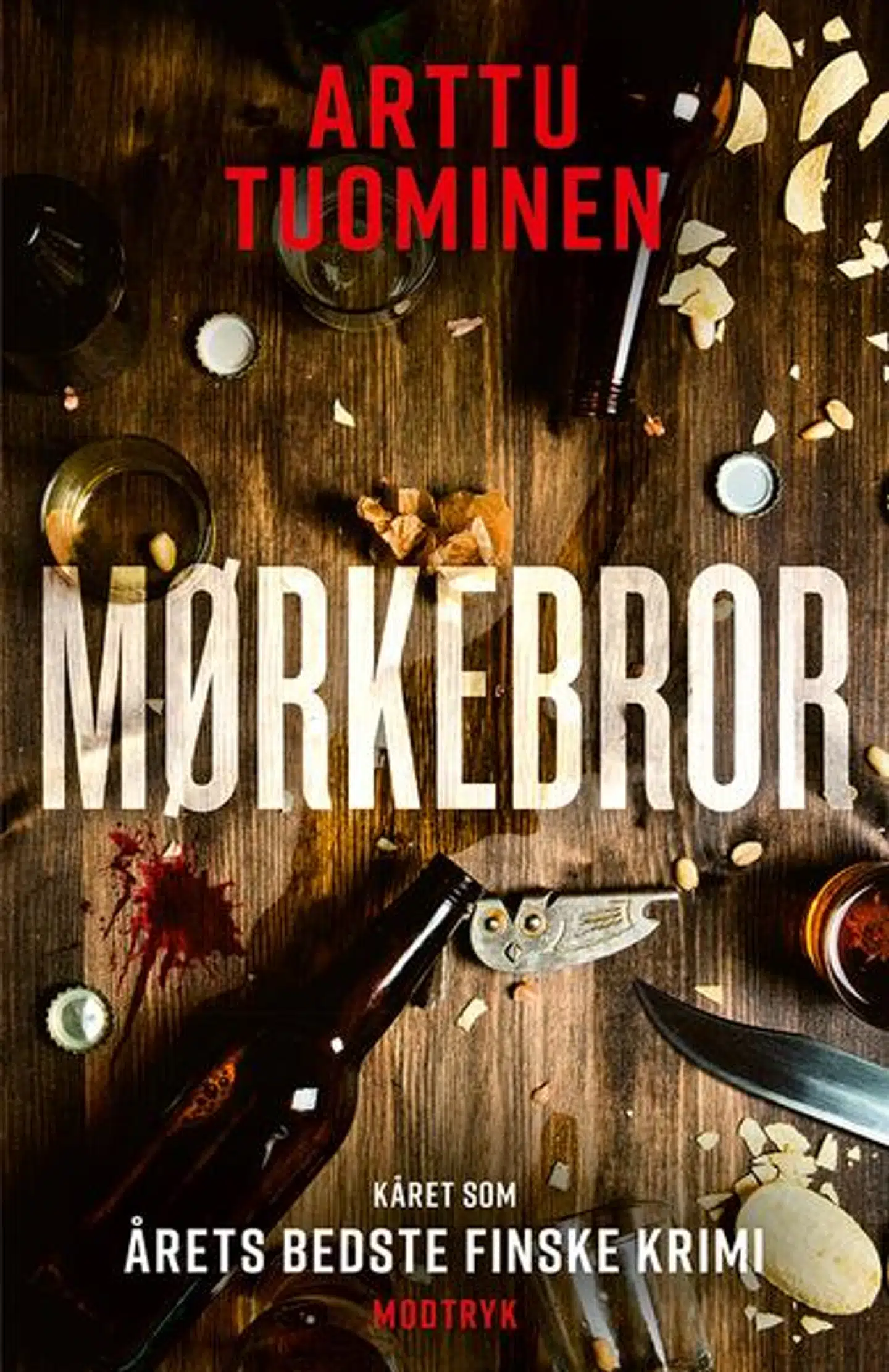 »Mørkebror« er Arttu Tuominens første bog i Floddelta-serien, der kredser om de tre politifolk Jari Paloviita, Linda Toivonen og Henrik Oksman.