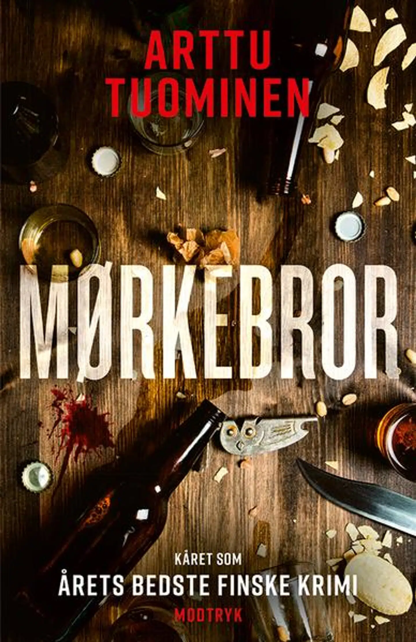 »Mørkebror« er Arttu Tuominens første bog i Floddelta-serien, der kredser om de tre politifolk Jari Paloviita, Linda Toivonen og Henrik Oksman.