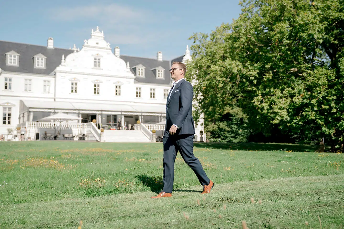 Kasper Hebøll Harboe driver Kokkedal Slot og Hotel Bretagne med sin kone Anne Heebøll Harboe.