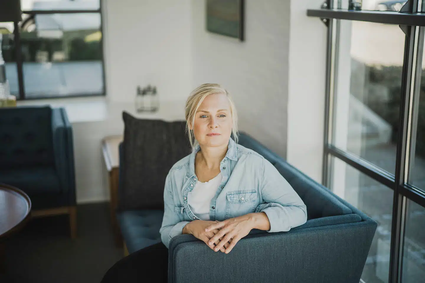 Nicoline Zäll valgte sammen med sin bror at leje en handicapbil for at flytte deres mor fra Aarhus til et privat plejehjem i Gribskov. Det viste sig at være den helt rette beslutning, men det er få ældre forundt at komme på et privat plejehjem i hovedstadsområdet.