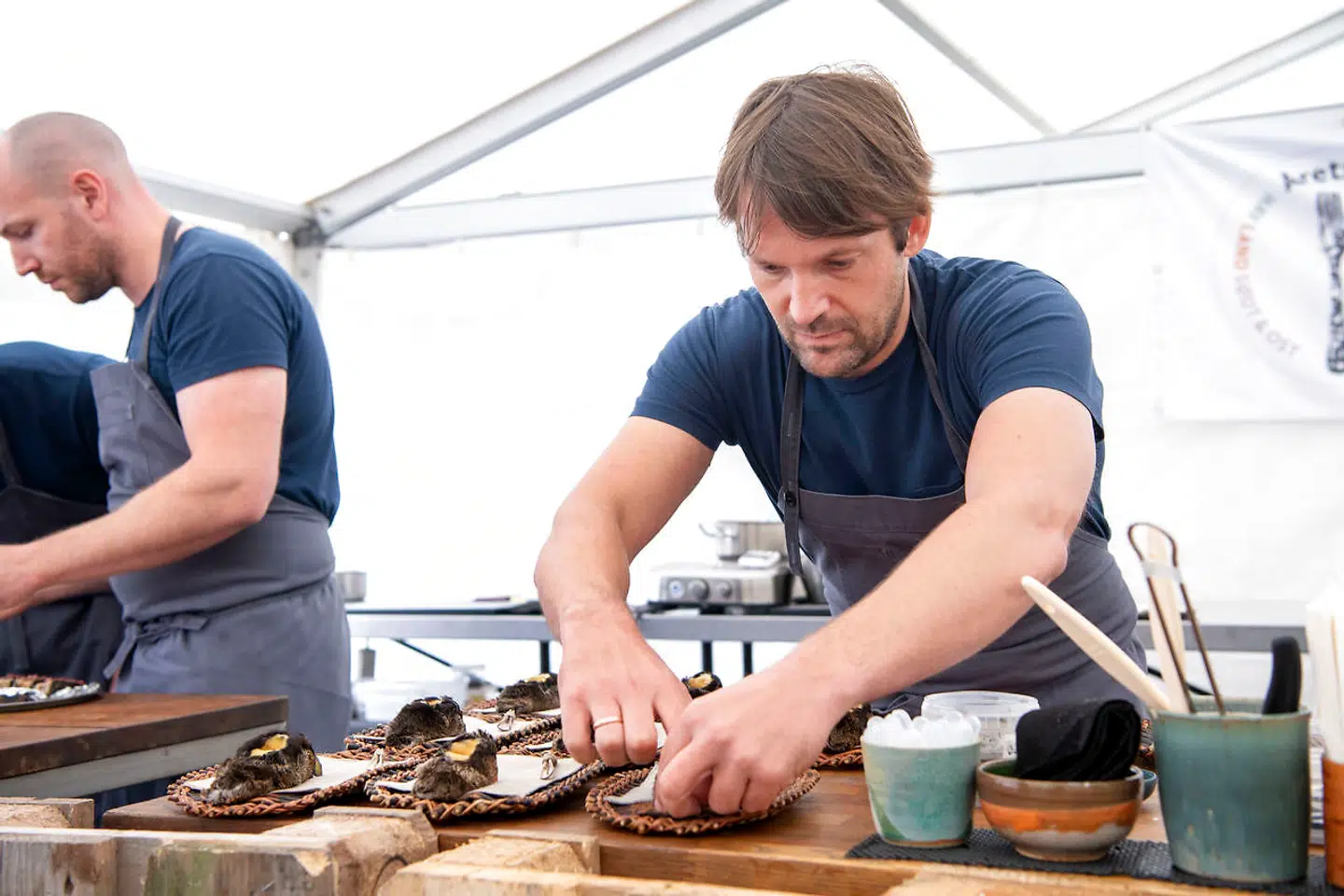 »Danmarks topposition som gastronomisk nation har en enorm og unik betydning for det danske samfund,« skriver indlæggets forfattere. Her ses stjernekokken René Redzepi.