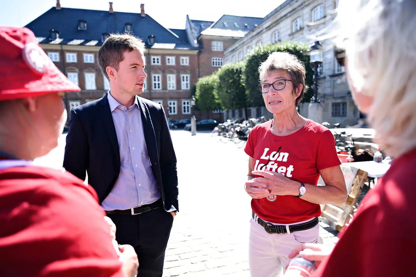 Formand for Dansk Sygeplejeråd, Grete Christensen, og kongressen udtaler kritik af regeringen efter dens lovindgreb i konflikten.