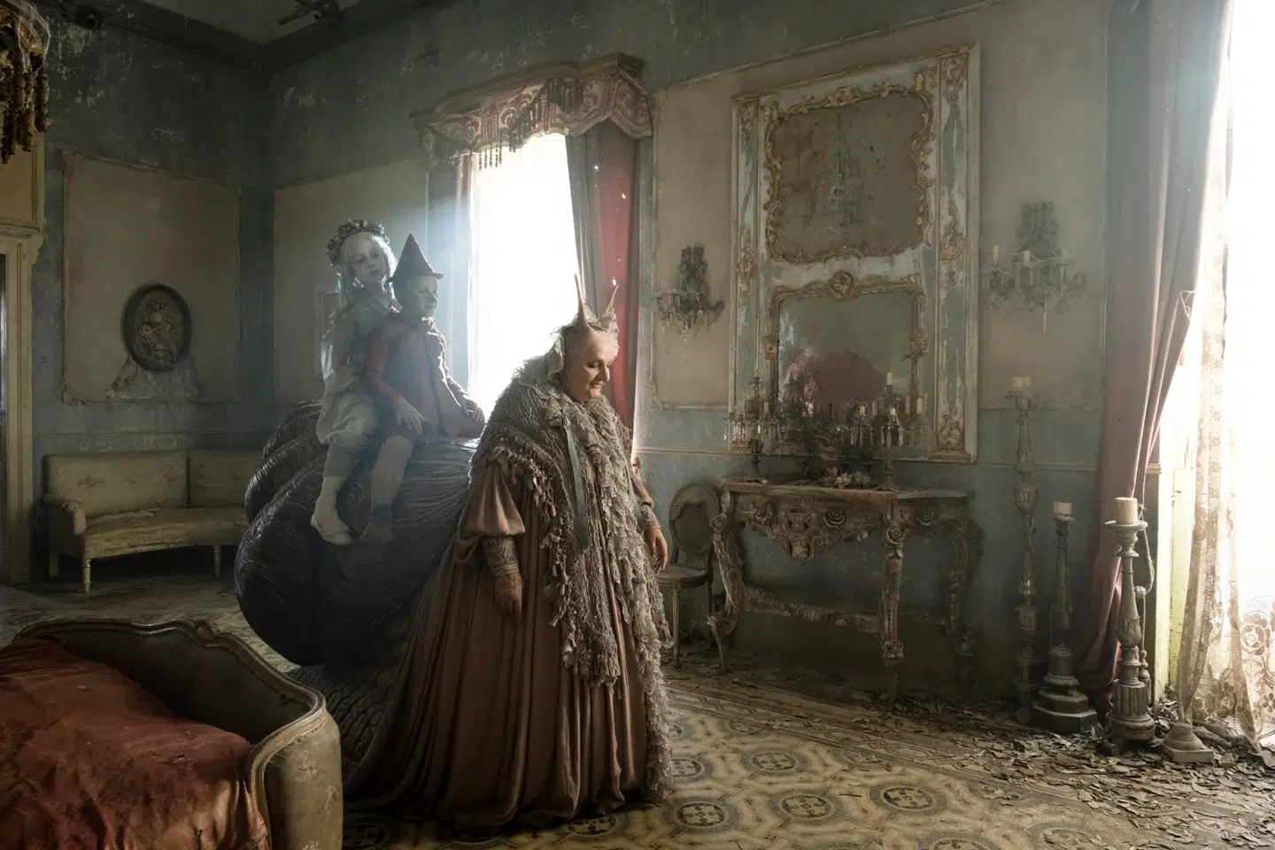 Kæmpesneglen Lumaca er bare en af de bizarre væsener, man kan møde i den syrede version af »Pinocchio«. Foto: Filmbazar