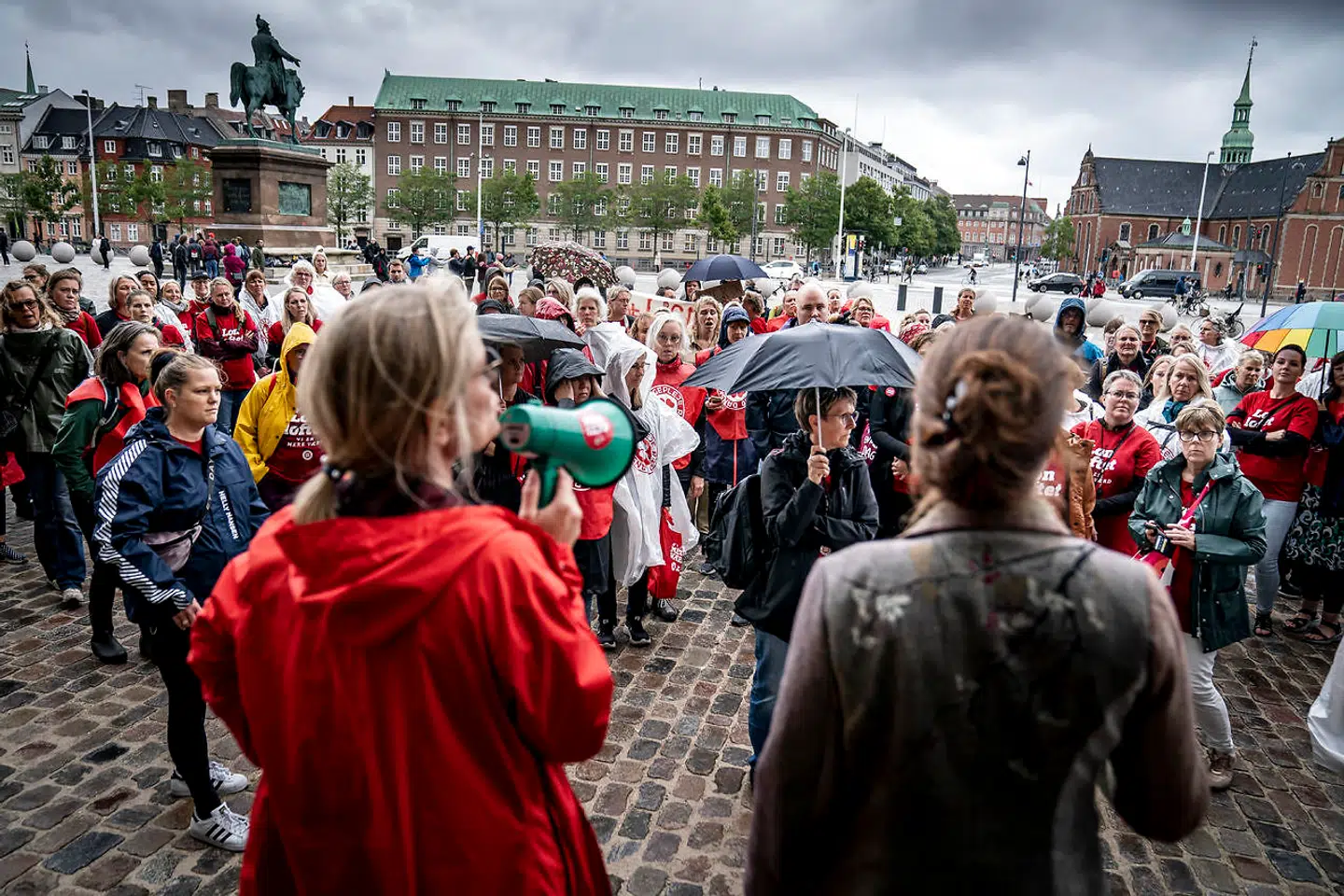 En af strejkens sidste demonstrationer fandt sted på Christiansborgs Slotsplads torsdag 26. august 2021. Samme dag blev regeringens lovforslag vedrørende sygeplejerskestrejken fremsat i Folketingssalen på Christiansborg.