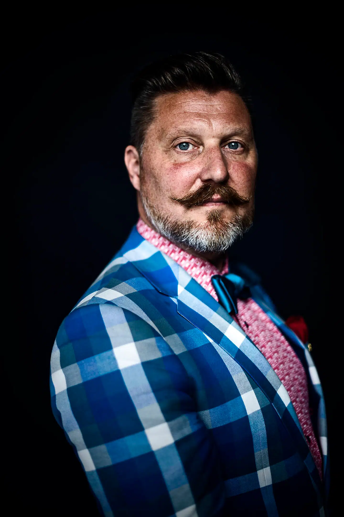 »Det er vigtigt, at folk anmelder hadforbrydelser, fordi det er så krænkende at blive slået ned for sin identitet og ikke noget, man har gjort,« siger Lars Henriksen, formand for Copenhagen Pride.