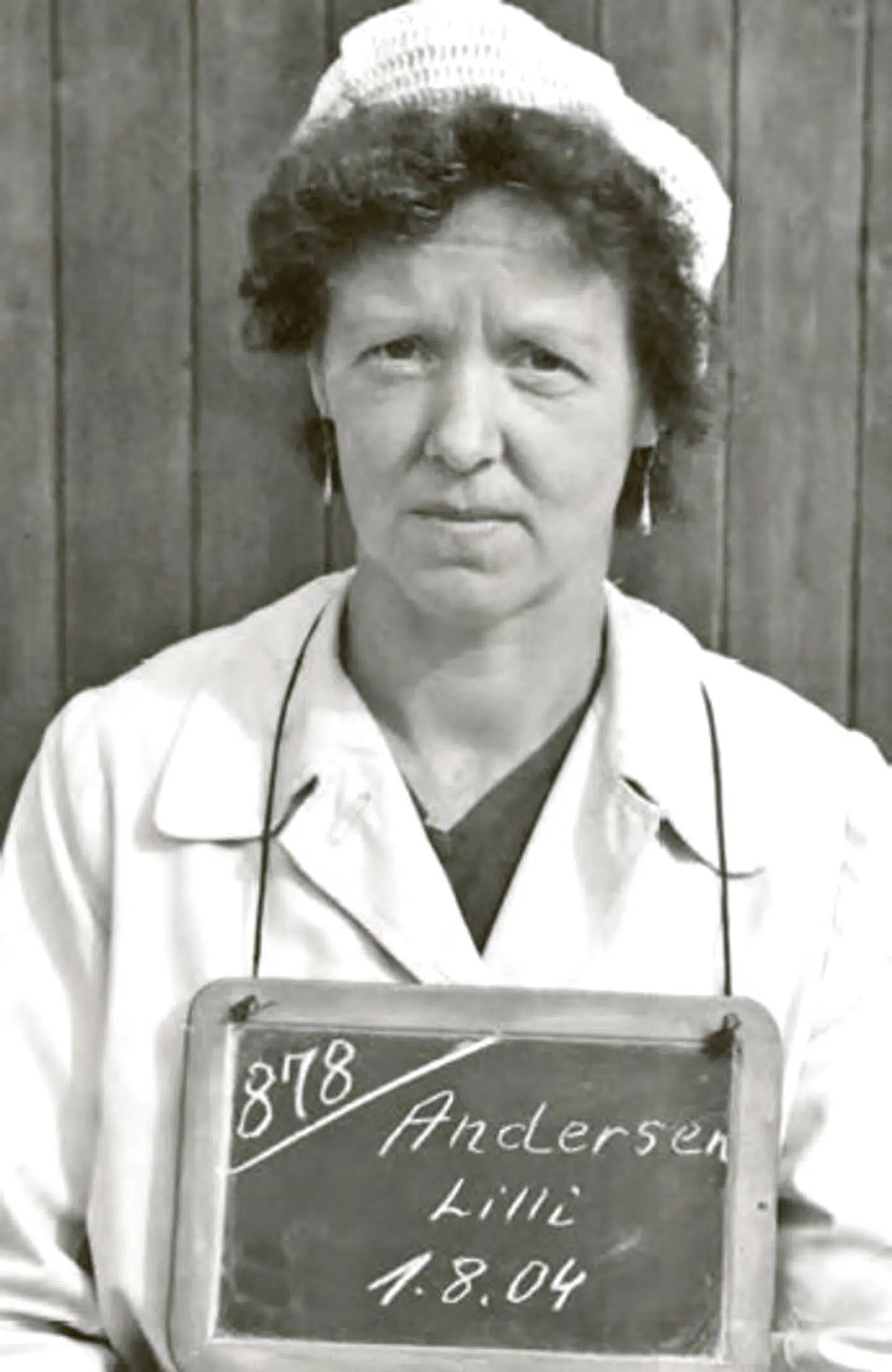 Lilli Andersen var blevet taget af nazisterne, fordi hun var med i illegalt arbejde. Fra Frøslevlejren blev hun sendt til den frygtede kvindelejr Ravensbrück.