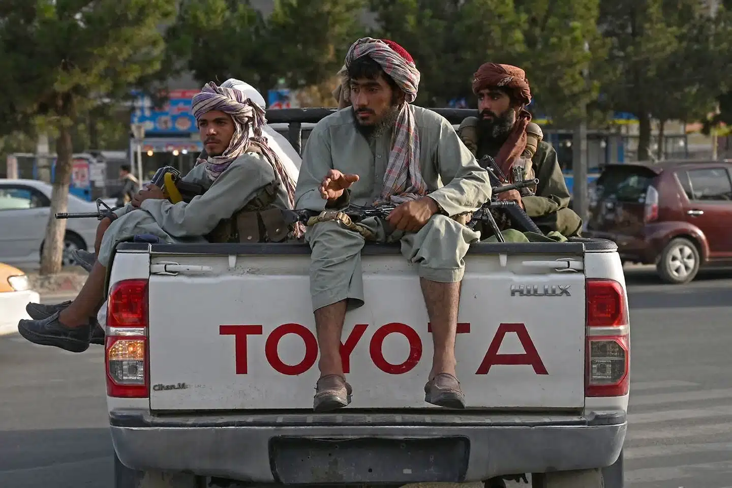 Taleban-soldater på patrulje i Kabul. Militsens magtovertagelse i Afghanistan, allerede inden USA og andre vestlige lande havde trukket sig ud, har givet jihadister over hele verden nyt blod på tanden.