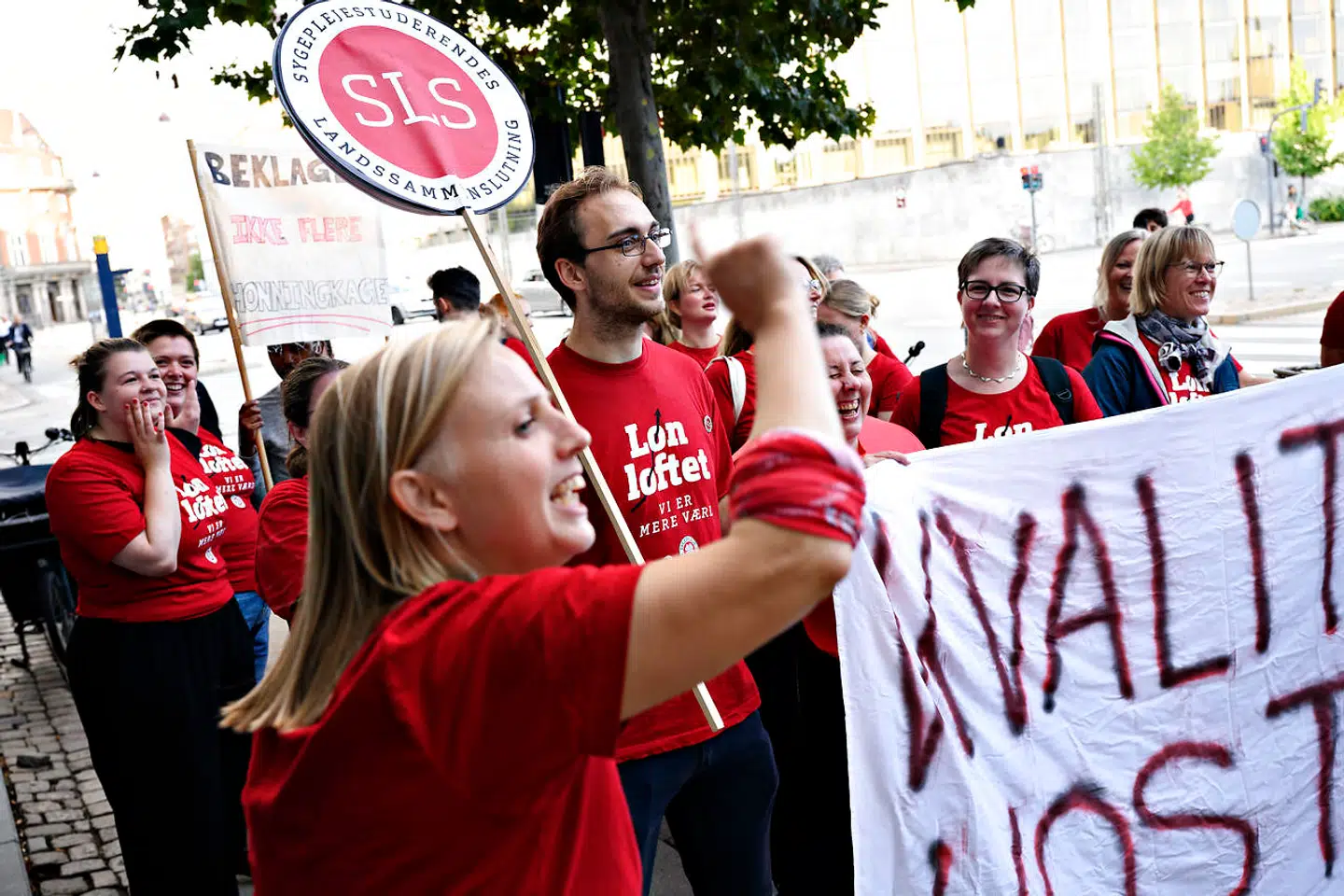 »Hvor er den gode historie? Hvor er stoltheden? Hvor er det, man som kommende så vel som nuværende sygeplejerske skal identificere sig med? Er det virkelig kun en dårlig løn og ingen tissepauser?« spørger Jill Trolle.