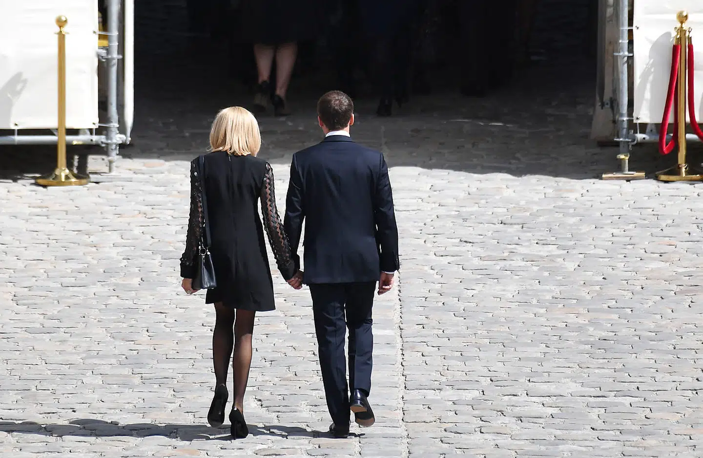 Når Emmanuel Macron – måske allerede til næste år? – forlader Élysée-palæet, forlader han også politik. Det tror i hvert hans hustru og hans mor.