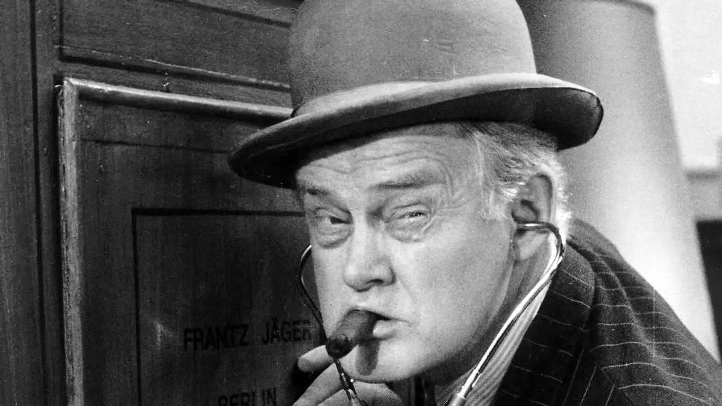 »Og så er man omgivet af hundehoveder og hængerøve, lusede amatører, elendige klamphuggere, latterlige skidesprællere, talentløse skiderikker … og socialdemokrater!« Den klassiske Egon Olsen-tirade fra Olsen Banden-filmene. I dag ville Ove Sprogøe nok have raset over elendige liberale. Pierre Collignon spørger i denne kommentar, hvorfor så mange i dag føler trang til at tryne de liberale.