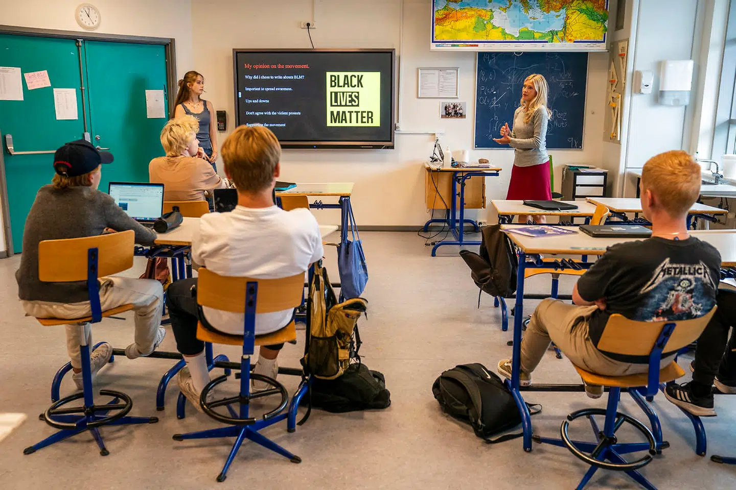 Mens Kerteminde Kommune topper analysens liste over kommuner med den bedste og billigste folkeskole, ligger Hørsholm Kommune nummer fem. I bunden af listen ligger kommuner som Frederikssund og Vallensbæk. Her ses et billede fra Usserød Skole i Hørsholm hvor en 9. klasse bliver undervist i engelsk.