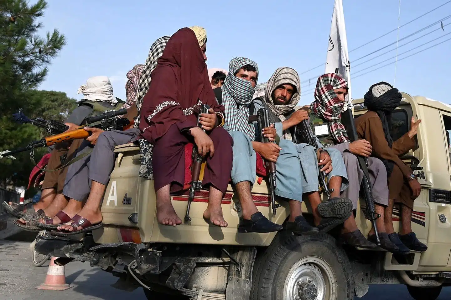 Taleban-krigere på en vogn i Kabul. Nu oplyser Forsvarets Efterretningstjeneste (FE), at de undervurderede, hvor hurtigt Taleban ville overtage magten i Kabul.