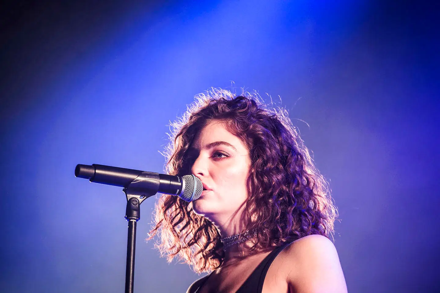 Lorde spillede for et propfyldt telt på Roskilde Festival 2017.
