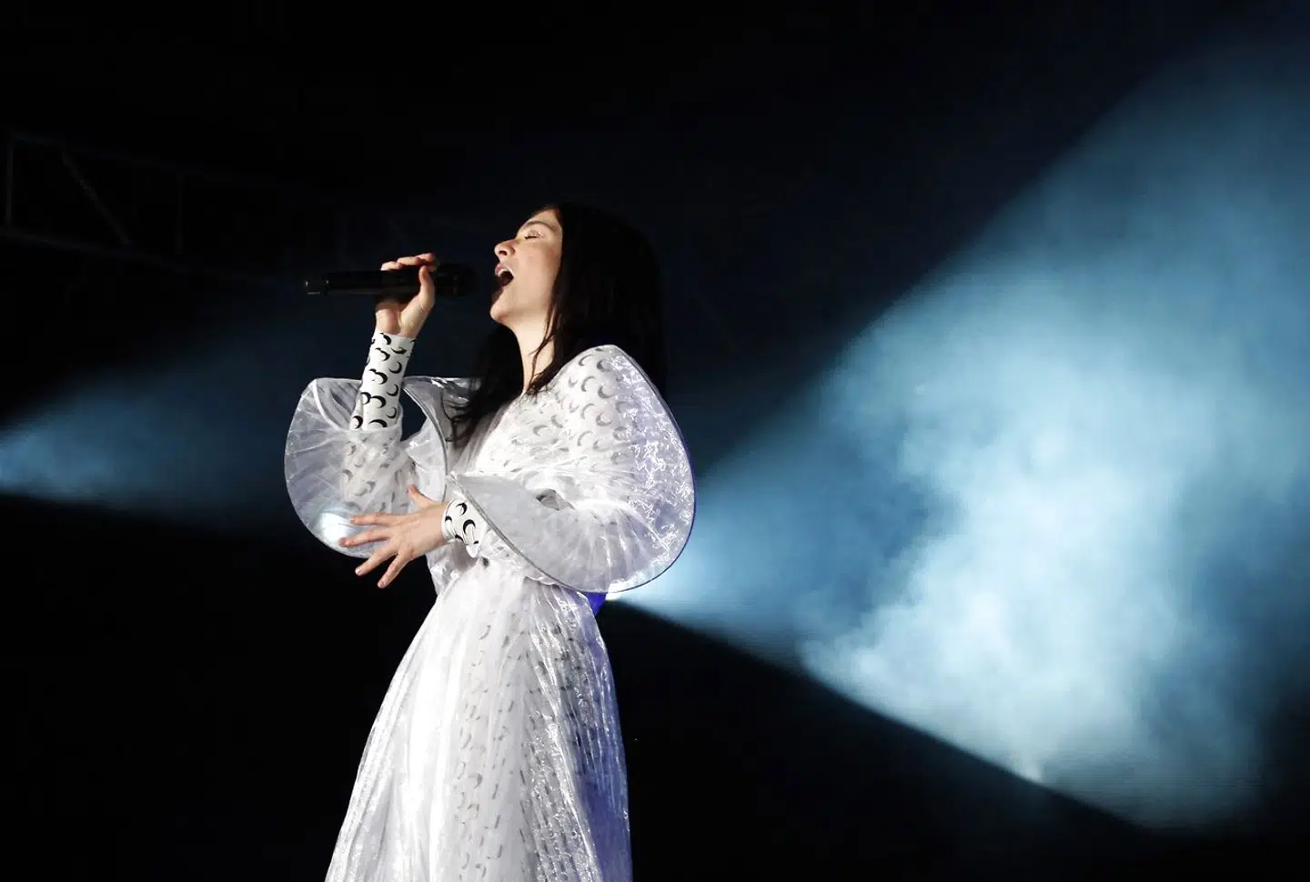 Den newzealandske sangerinde Lorde fik sit helt store gennembrud med sangen »Royals«, der blev udgivet i 2013.