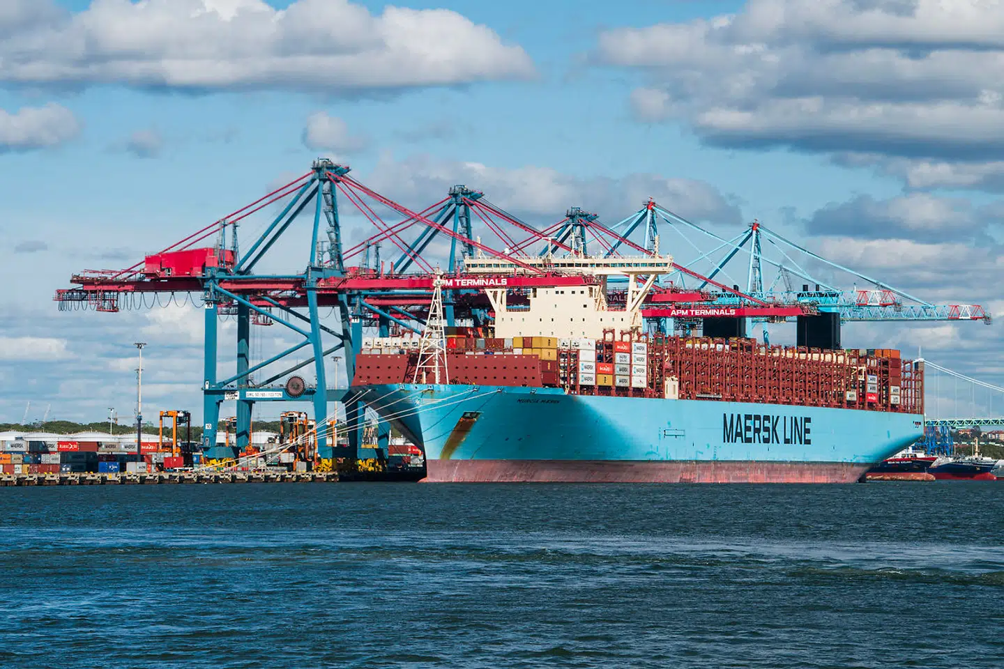 A.P. Møller-Mærsks kommende otte grønne metanolskibe bliver med en længde på 350 meter næsten lige så store som 399 meter lange »Maersk Murcia«, der her ligger til kyst i Sverige.