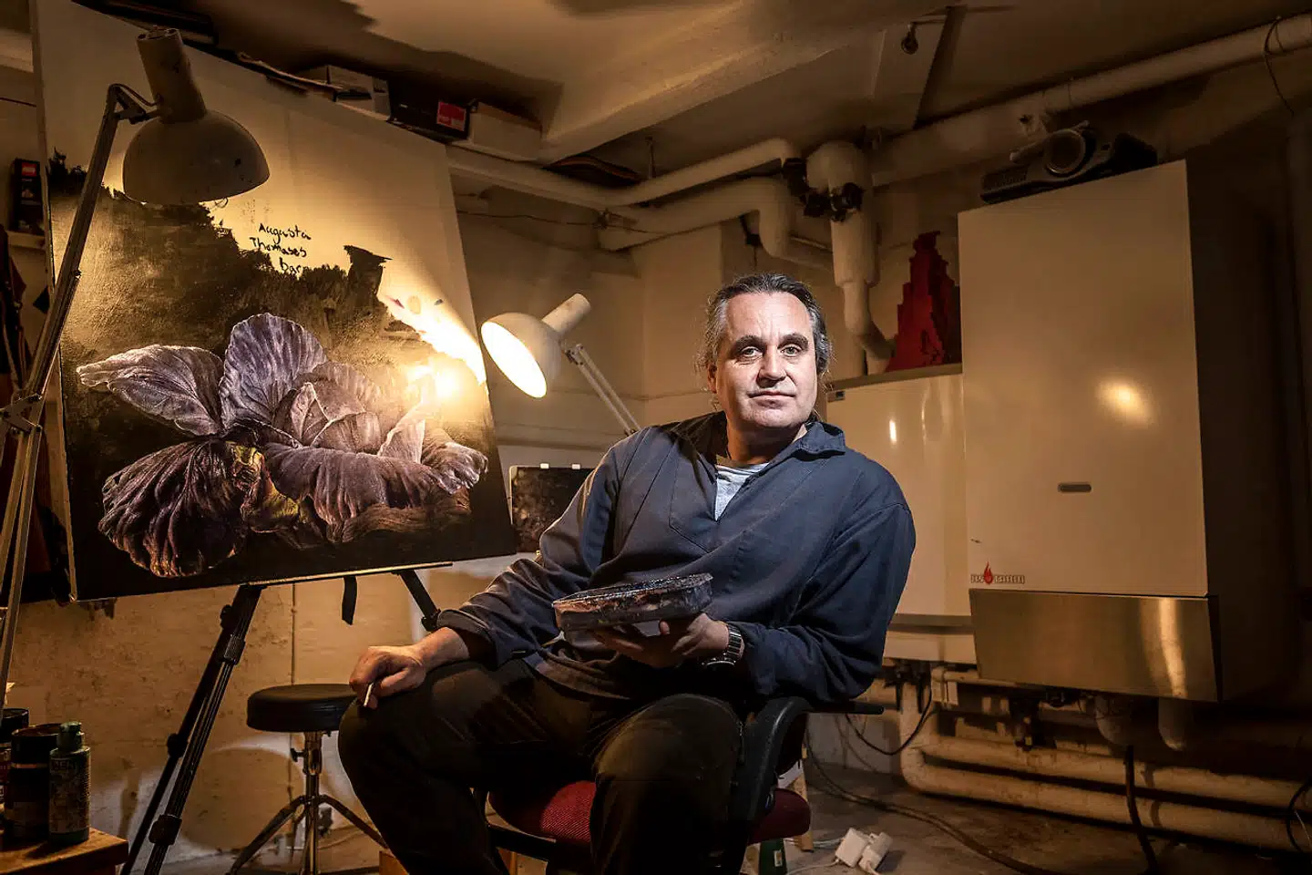 Kunstner Thomas Kluge mener ikke, at en kunde frit kan vælge at male en kant af guld på hans værk »Bebudelsen«.