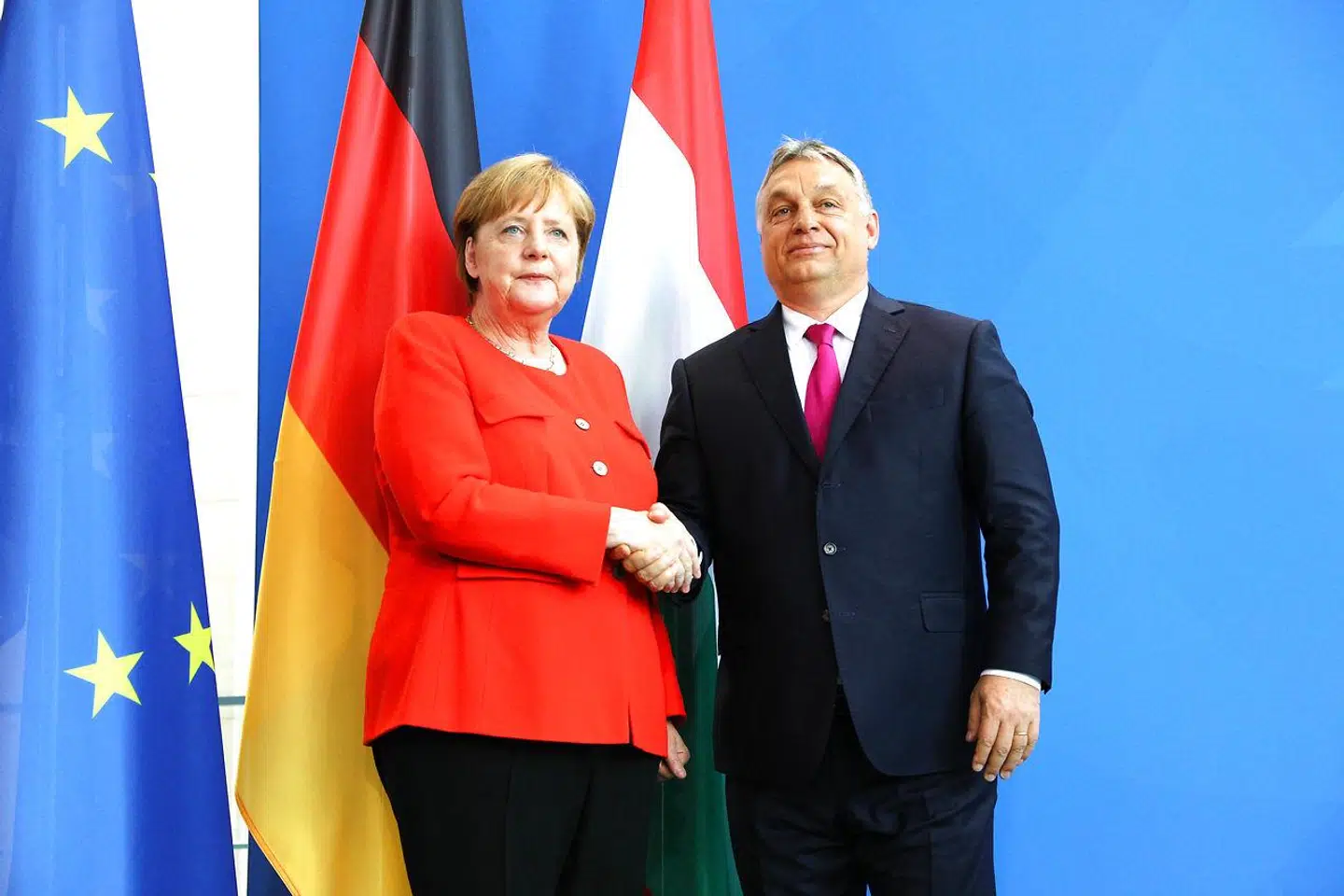 Flere europæiske ledere frygter en gentagelse af flygtningekrisen i 2015, når tusindvis af afghanere i disse dage flygter fra Taleban. Hvor kommer de europæiske ledere til at lægge sig mellem Angela Merkels åbne 2015-mantra »Wir schaffen das« og den ungarske Viktor Orbáns lukkede pigtrådsgrænser?