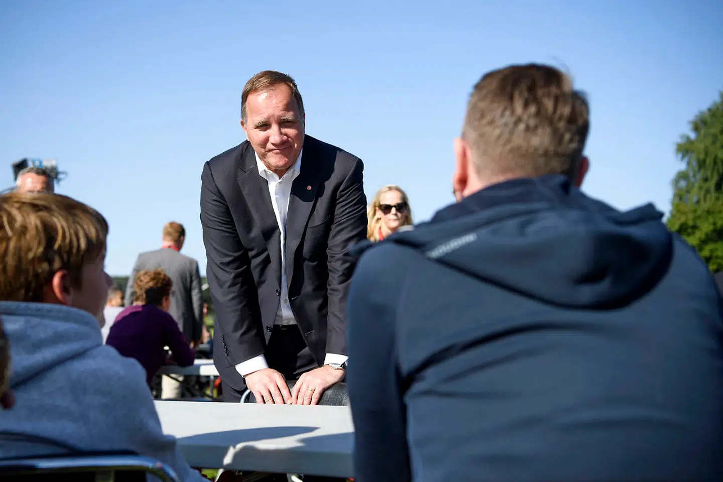 Statsminister Stefan Löfven (S) kaster håndklædet i ringen og trækker sig til november som partileder i Socialdemokratiet og fra statsministerposten i Sverige. Stefan Löfven har siddet næsten ti år som partileder og ser ganske enkelt træt ud efter lange opslidende år i en parlamentarisk situation, hvor ingen rigtigt har magten i Sverige.