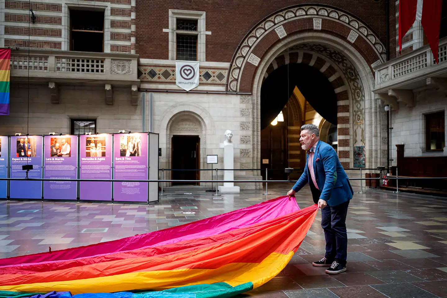 »Jeg kan faktisk godt forstå, hvorfor det kan være befriende, at have en fest, hvor man ligner alle de andre« sagde forperson for Copenhagen Pride Lars Oskan-Henriksen om et »separatistisk« arrangement.