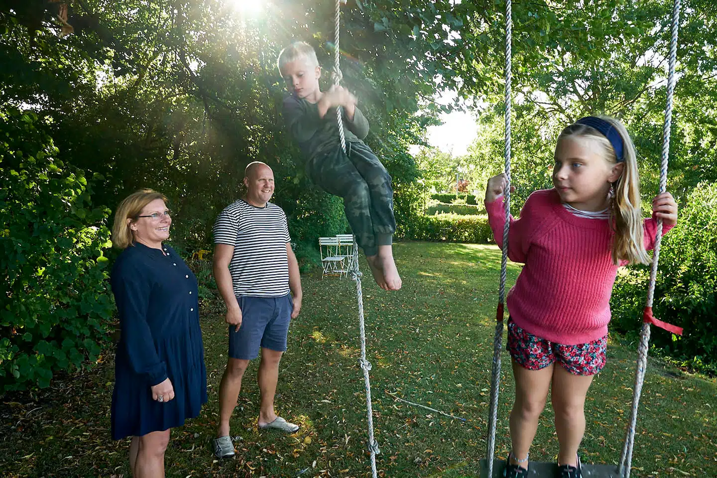 Familien Rasmussen i Korsør – mor Mie, far Jan og børnene Noa og Ida – har spist kød fra kvæg, der har græsset i et område, hvor jorden har været forurenet på grund af øvelser med brandslukningsskum på en brandstation i nærheden.