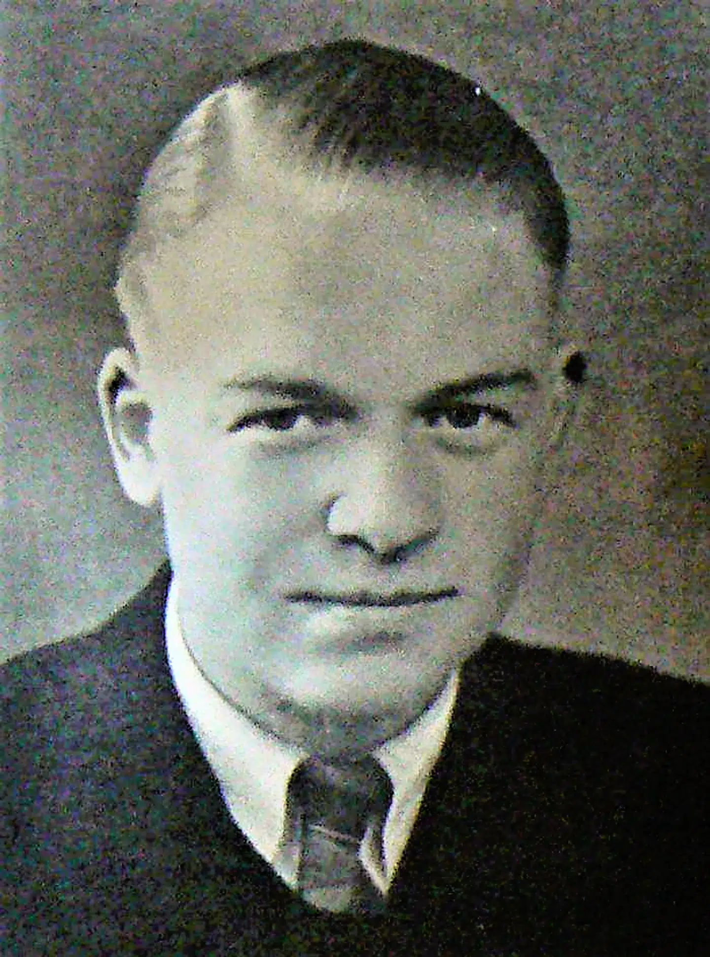 Birger Mouritzen er en af de glemte helte fra krigens tid. Han hjalp jøder til Sverige og blev livvagt for avisenmanden Børge Outze. Birger Mouritzen får lagt en Snublesten i Ribegade 2. Foto: Frihedsmuseet.