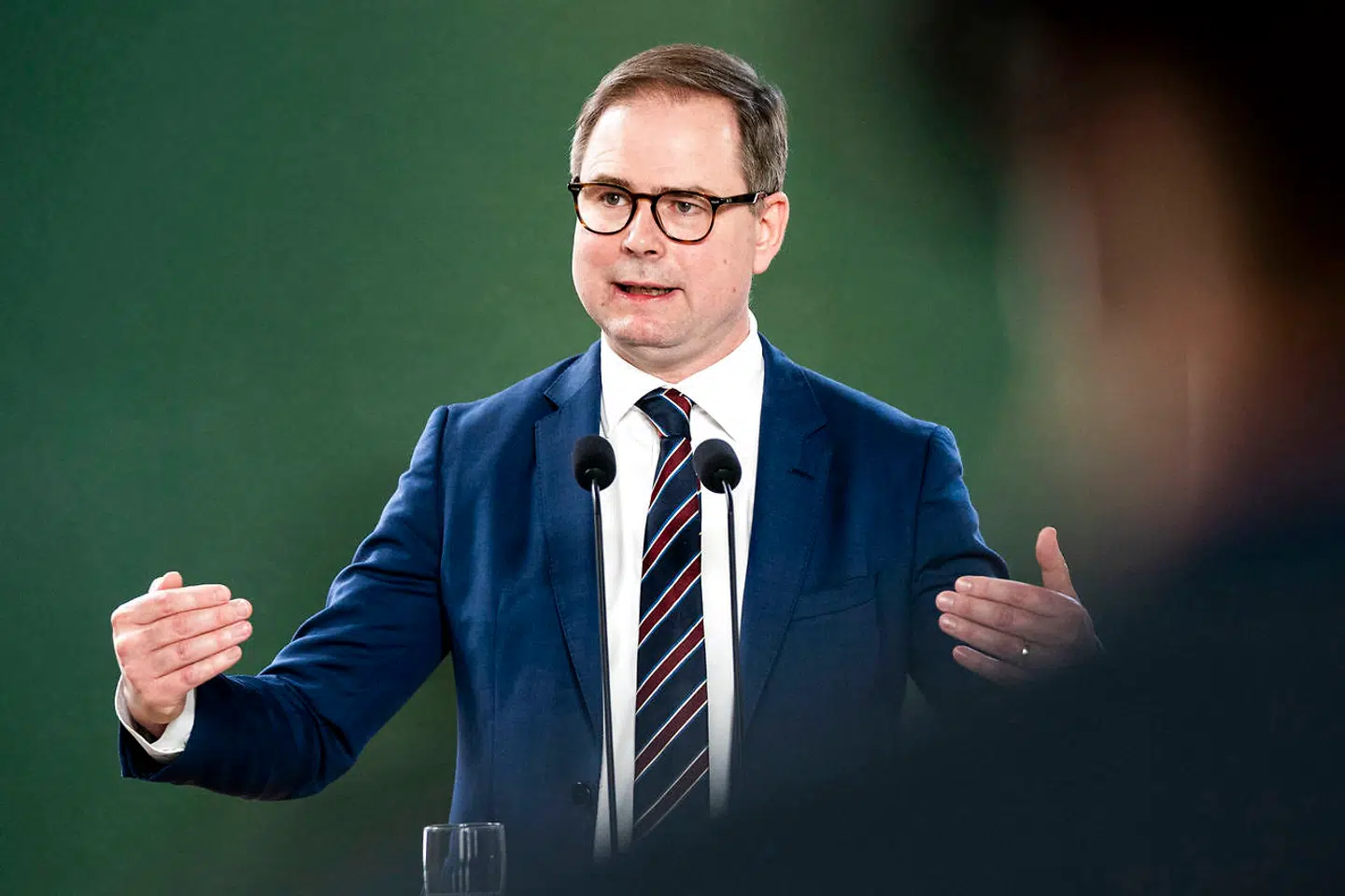 Det er Finansminister Nicolai Wammen (S), der bestyrer Danmarks rolle i den Internationale Valutafond IMF. Men ministeriet har endnu ikke taget stilling til, at IMF er ved at udbetale et milliardbeløb til diktaturet i Belarus, som Danmark ikke anerkender. Beløbet vil være til rådighed på mandag.