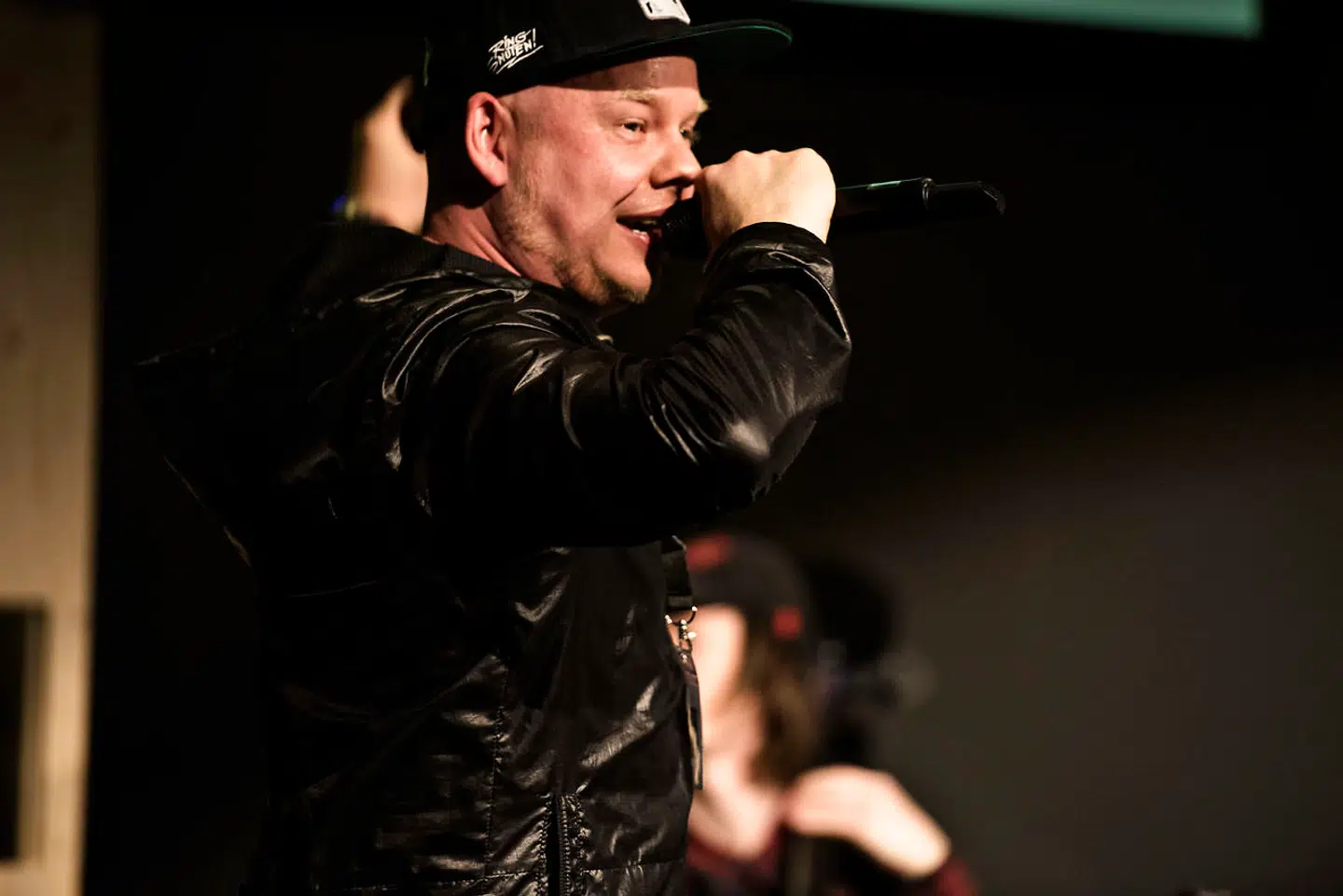 Kronprinsesse Mary og uddannelses- og forskningsminister Ulla Tørnæs til Forskningens Døgn på Statens Naturhistoriske Museum mandag den 25. april 2016. Per Vers rapper på vidensord. (Foto: Mathias Løvgreen Bojesen/Scanpix 2016)