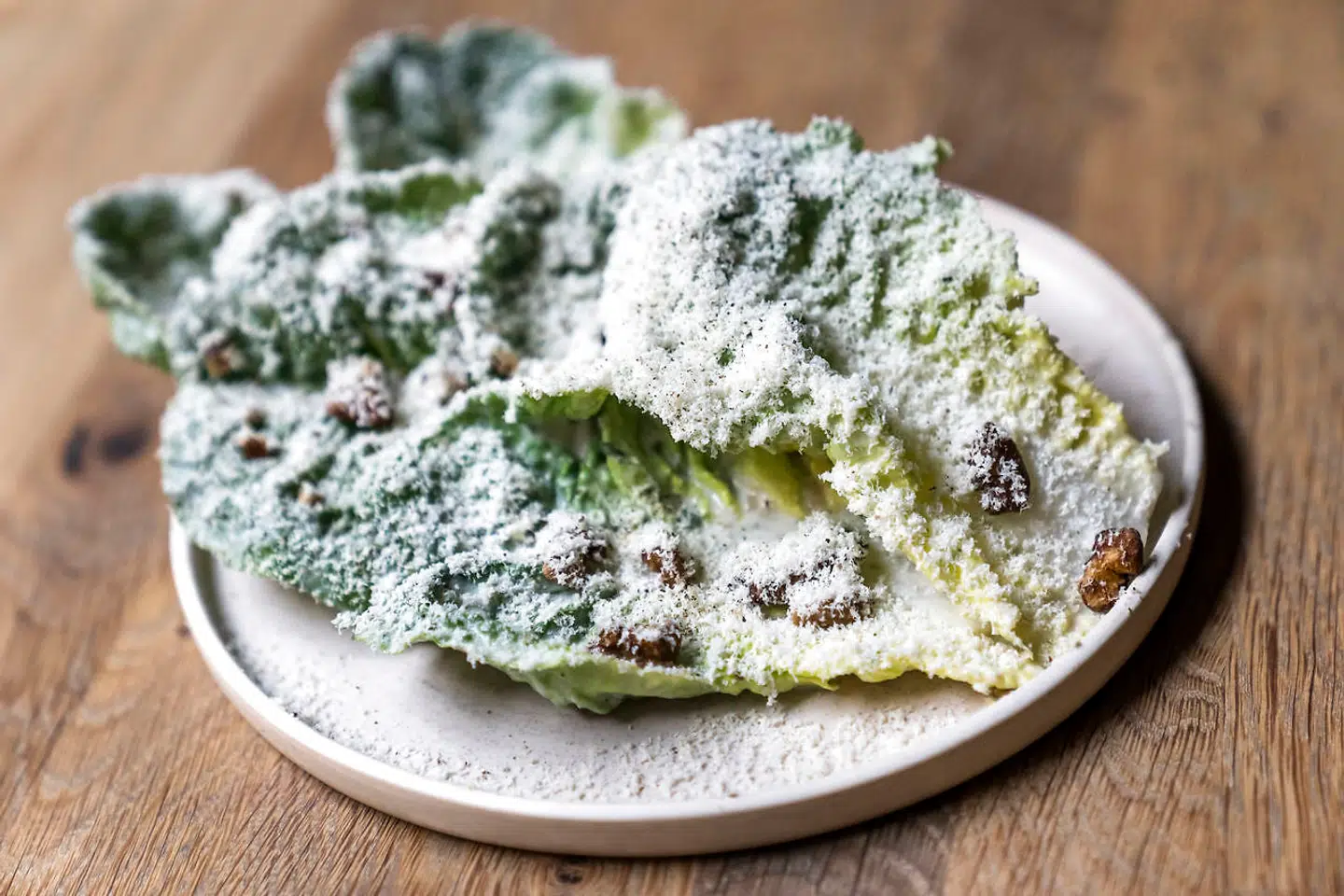 Hjertesalat med »Blå kornblomst« og valnødder.