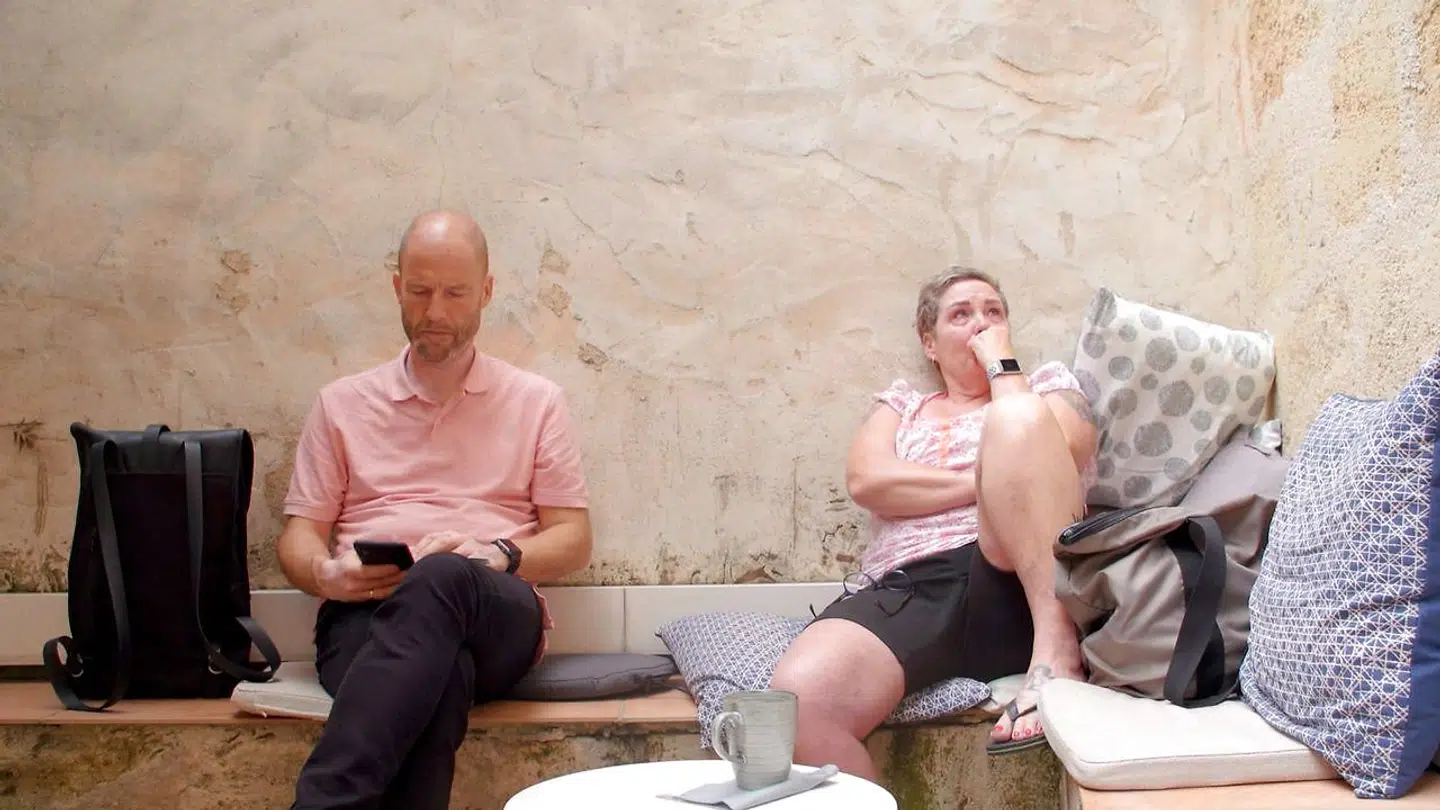 Luna spejder efter fornuften i at være sat sammen med Anders.