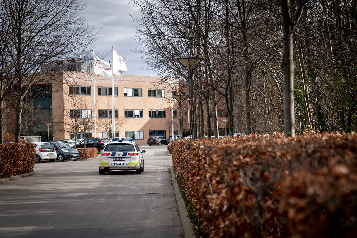 Nordsjællands Politi har siden juni måned modtaget omkring 100 henvendelser fra borgere i en sag, hvor en mand er sigtet for at have delt intime billeder af over 800 borgere.