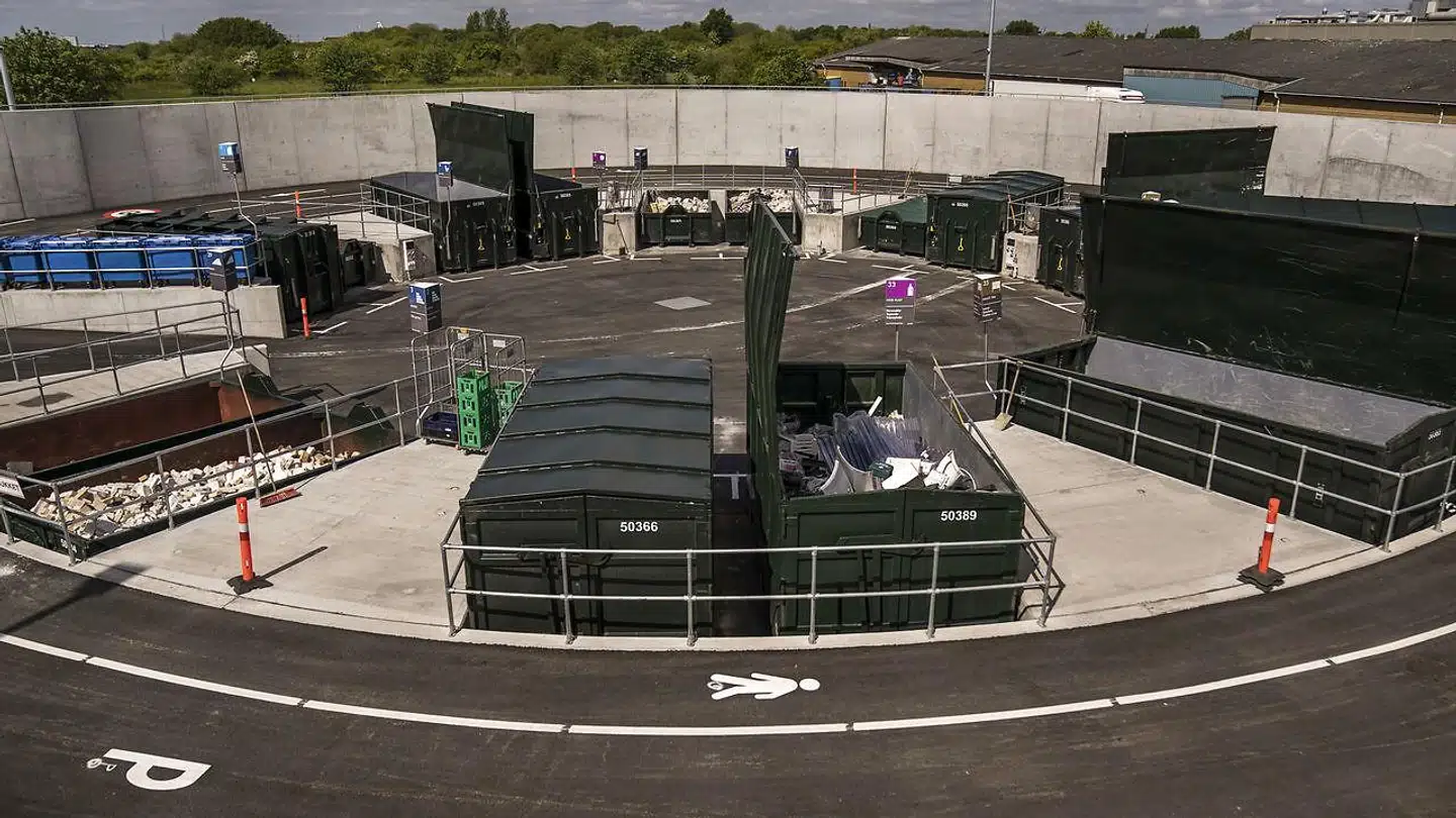 Der bliver hvert år indleveret tonsvis af brugt elektronik – fra store køleskabe til små telefoner – til de 420 genbrugspladser i Danmark. Nu skal langt mere af det genbruges takket være en bedre og grundigere sortering på to kommende genbrugsanlæg.