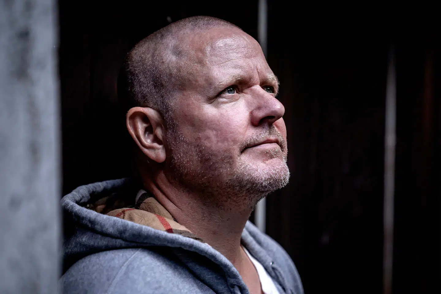 Anders Matthesen debuterede som standupkomiker i 1993 og har siden optrådt med adskillige standupshows, ligesom han står bag en række radioprogrammer, animationsfilm, børnebøger og filmroller.