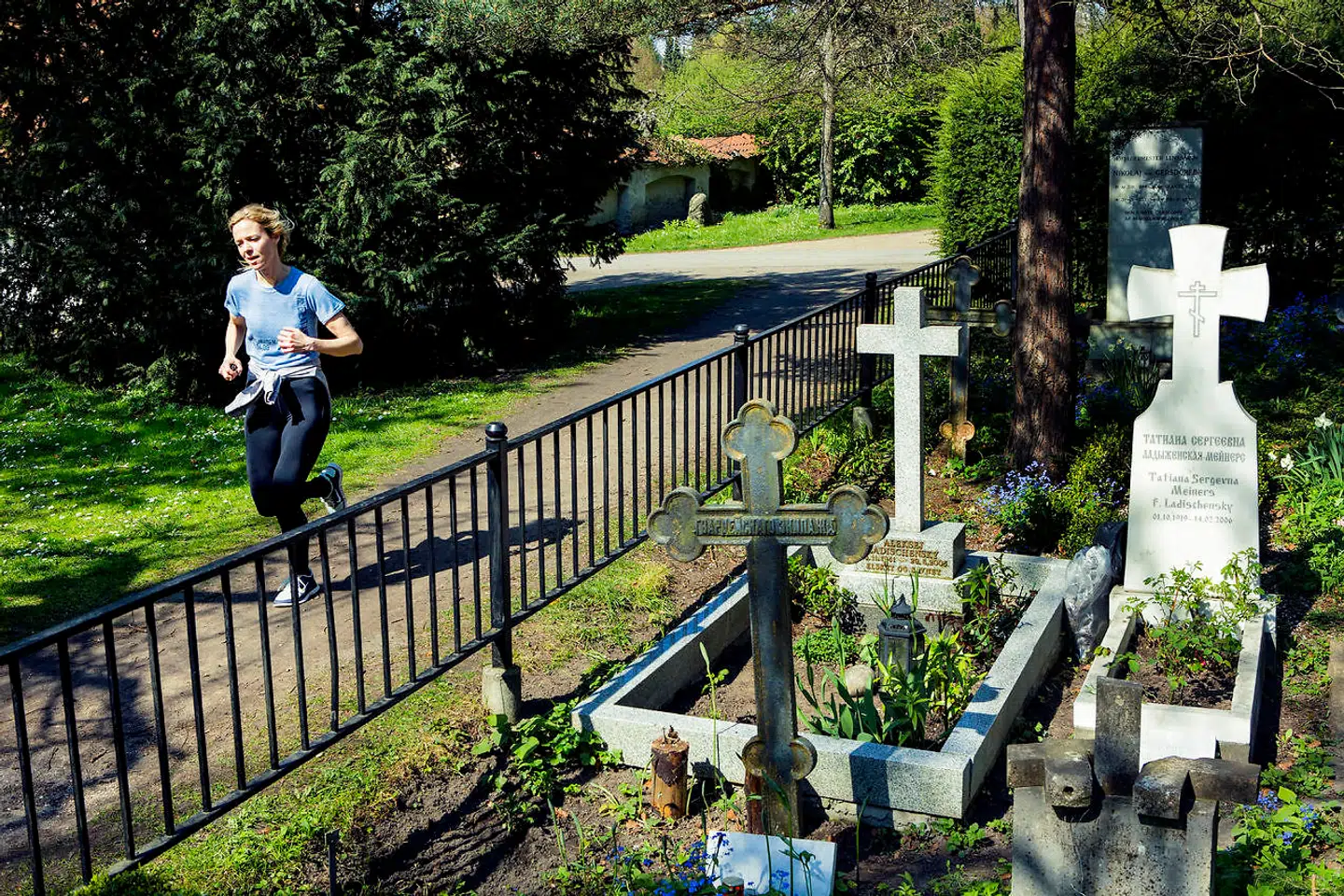 Assistens Kirkegård er et Nørrebros grønne åndehuller, der bliver brugt til alt fra kondiløb til solbadning. Når det kommer til det nedlagte kapel, mener nogle, at der skal lægges vægt på kirkegårdens historie.