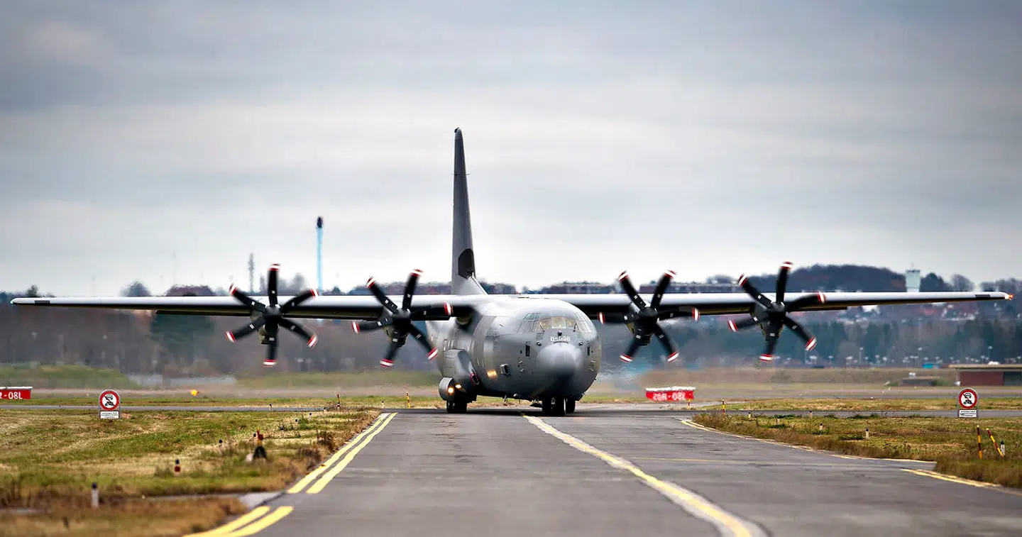 Den danske evakuering fra Afghanistan til Pakistan foregår ifølge Berlingskes oplysninger med Forsvarets C-130 Hercules-transportfly.