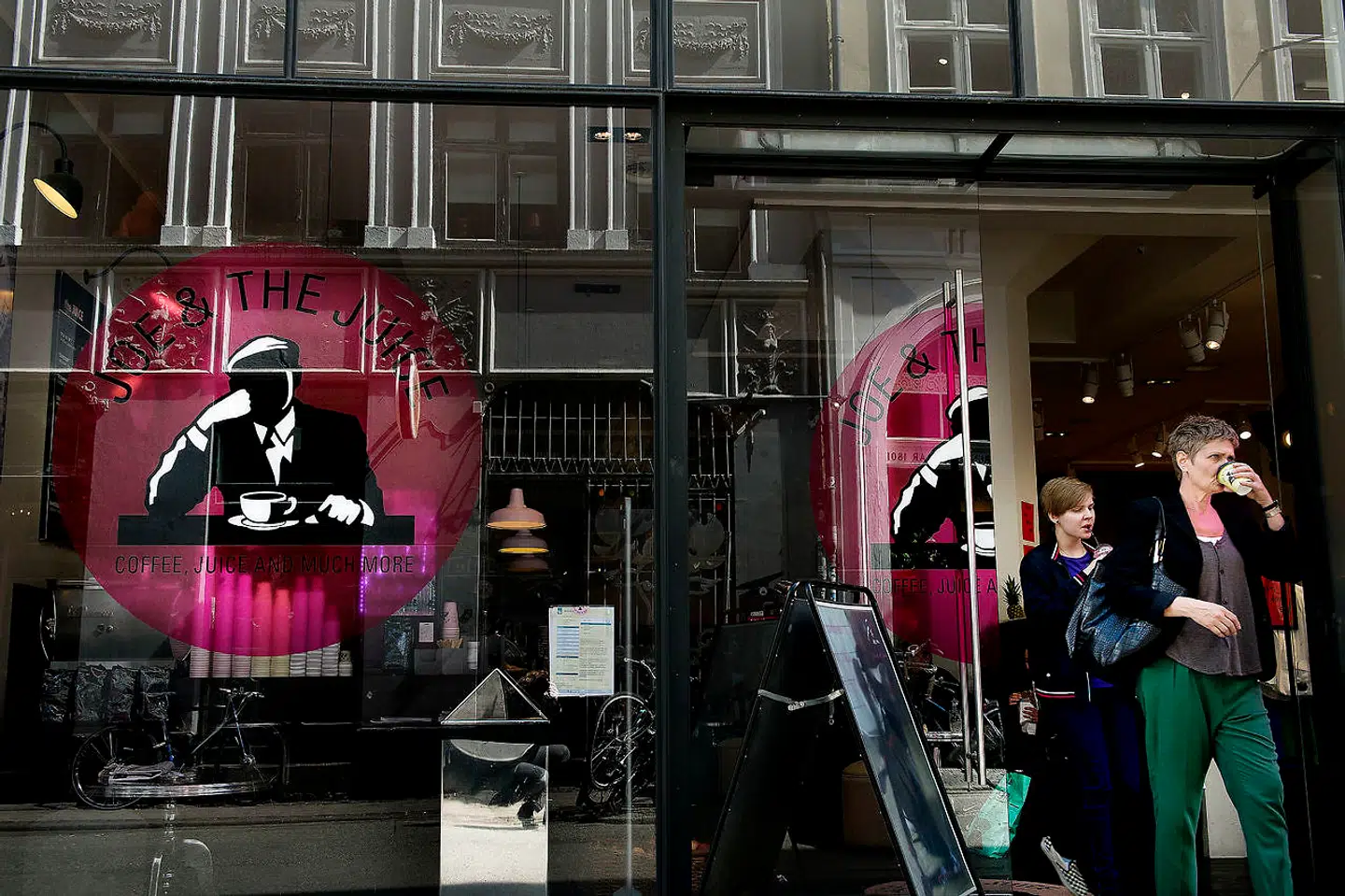 Joe & The Juice-kæden blev ramt hårdt af coronanedlukningerne, men nye investorer er kommet til undsætning, og kæden forventer en stejl vækst i år.