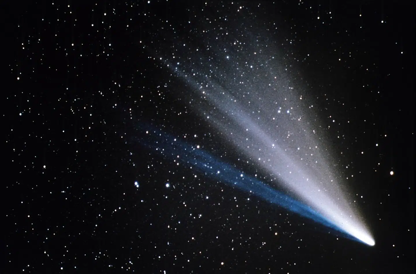 »Vi kan jo ikke forvente at blive taget alvorligt som generation, hvis det er det her, vi bidrager med til verden. Hvis vores aftryk er, at vi er dem med krystaller og astrologi og bondefangeri forklædt som drømmefangeri,« skriver Aminata Amanda Corr i denne mediekommentar.