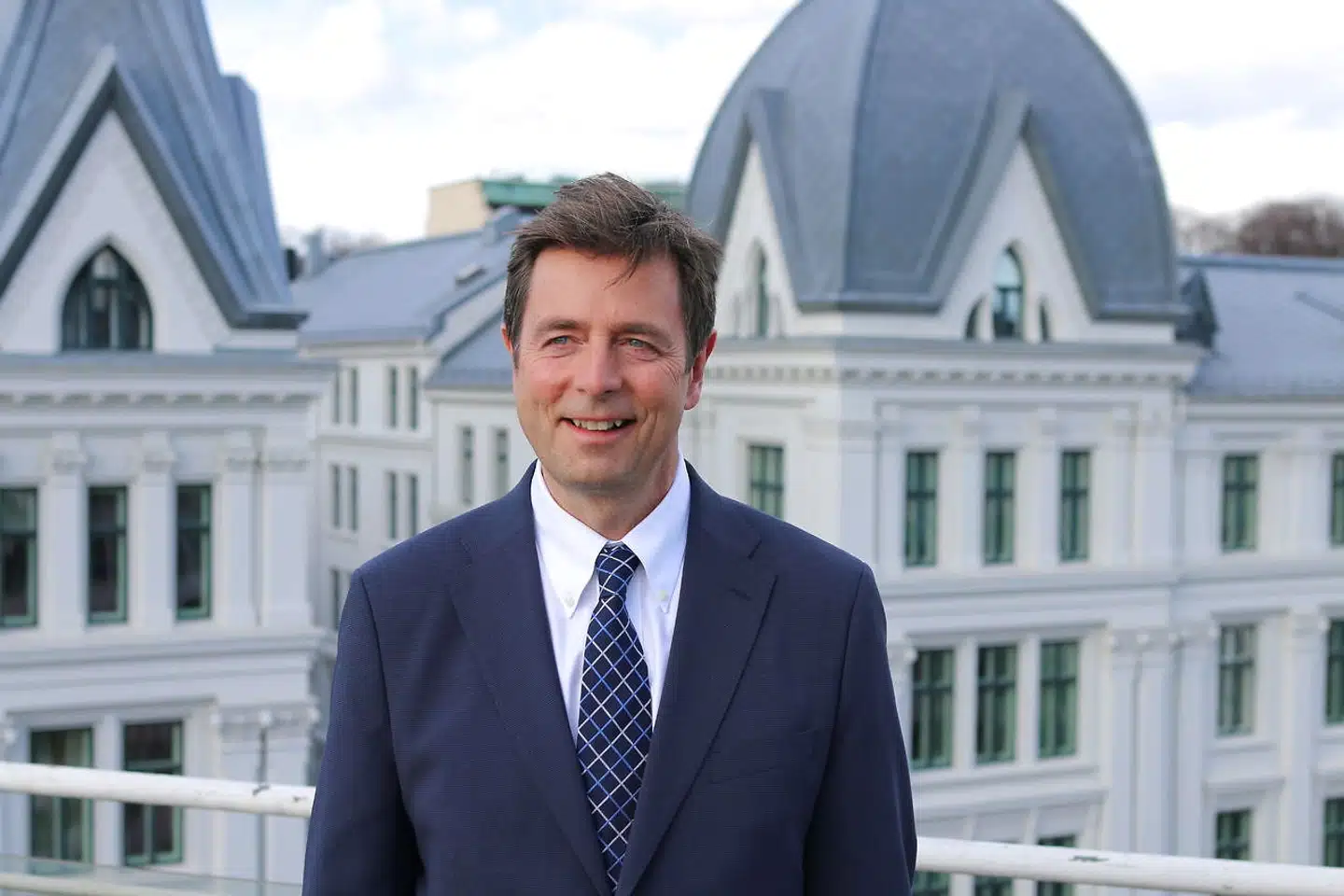 Norske Bjørn Tore Larsen er stifter og direktør for Norse Atlantic Airways. Han driver også OSM Maritime Group, der er blandt verdens førende inden for skibsforvaltning og besætningsledelse, samt OSM Aviation, der træner og leverer besætninger til flyselskaber.