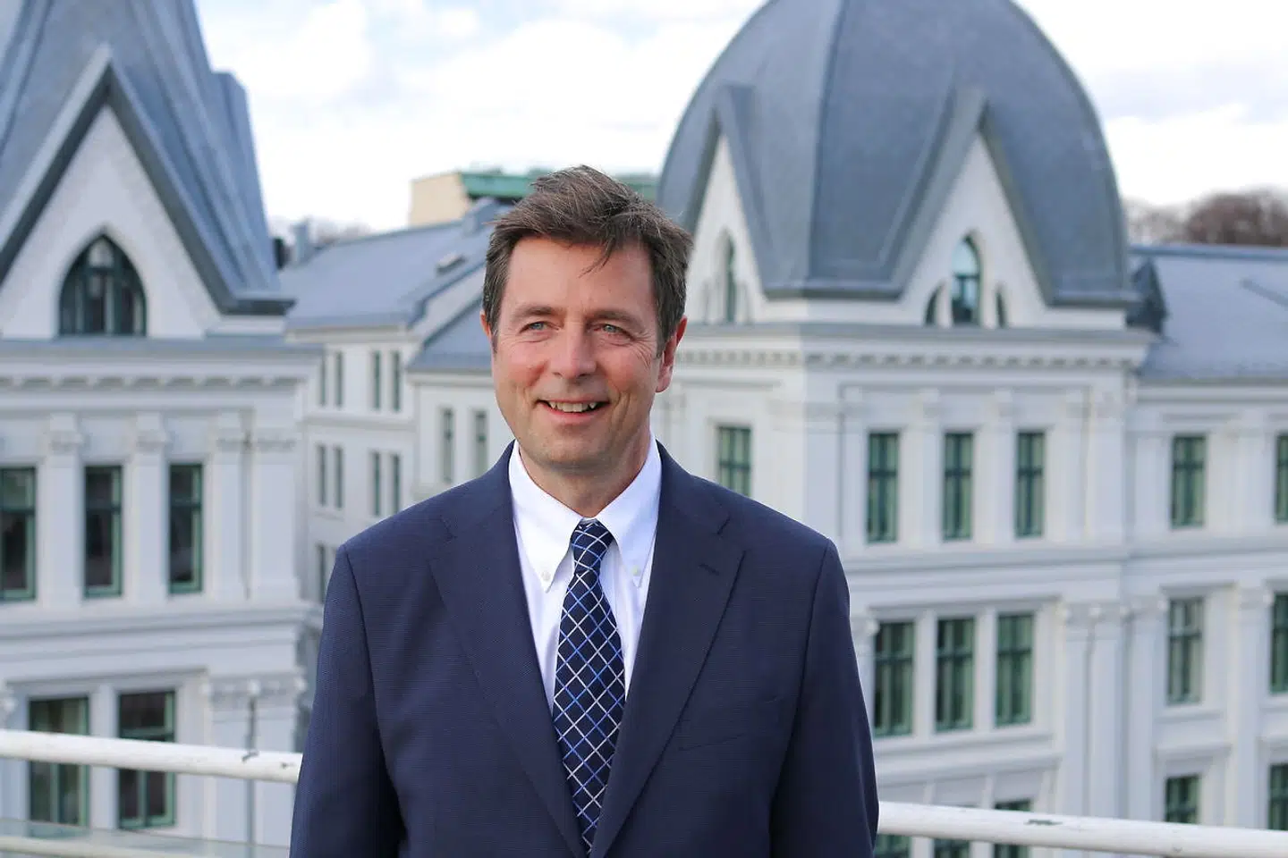 Norske Bjørn Tore Larsen er stifter og direktør for Norse Atlantic Airways. Han driver også OSM Maritime Group, der er blandt verdens førende inden for skibsforvaltning og besætningsledelse, samt OSM Aviation, der træner og leverer besætninger til flyselskaber.