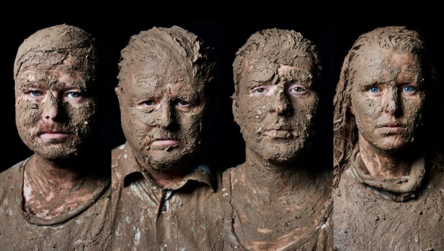 Fire modige krigsveteraner i stykket »My Deer hunter, fix & foxy« på Betty Nansen Teatret.