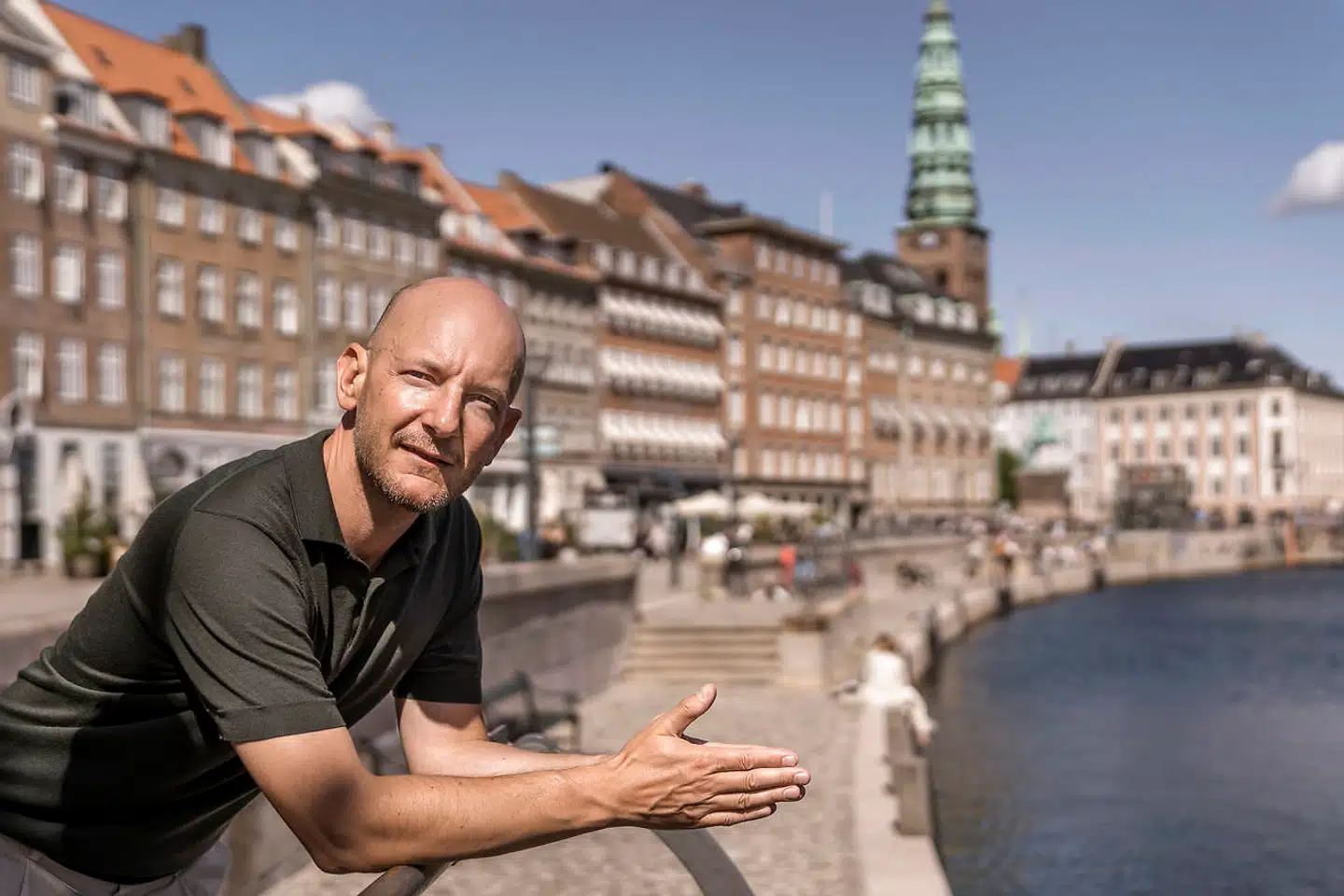 Københavnerne kunne med fordel droppe at høre musik eller radio, mens de cykler. Det mener Jacob Søndergaard, som synes, det skaber for meget uopmærksomhed, når vi ikke er til stede i byen.