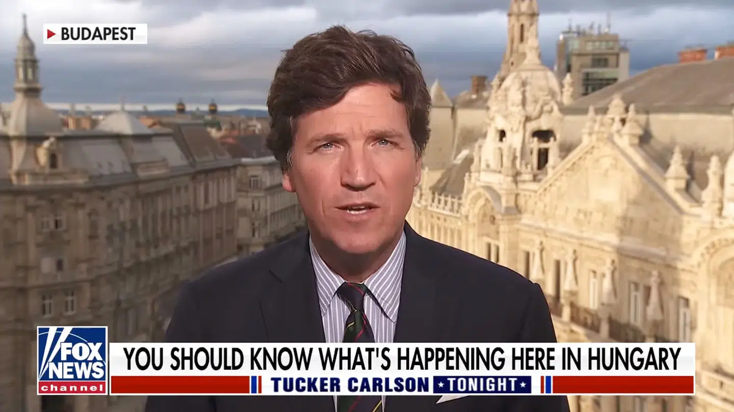 Tucker Carlson, amerikansk kabel-tvs mest populære vært, har i en uge rapporteret fra Viktor Orbáns Ungarn, som i hans øjne politisk bør være inspirere amerikanske konservative.
