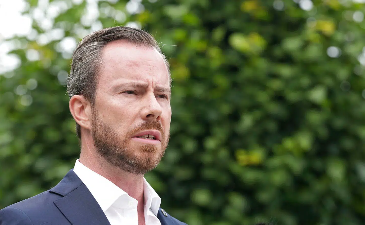 »Jeg lærer hver dag, jeg bliver bedre hver dag, og jeg synes egentlig, det går meget godt.« Formand Jakob Ellemann-Jensen synes, at det er lykkedes for folketingsgruppen at få manøvreret Venstre ud af krisen.